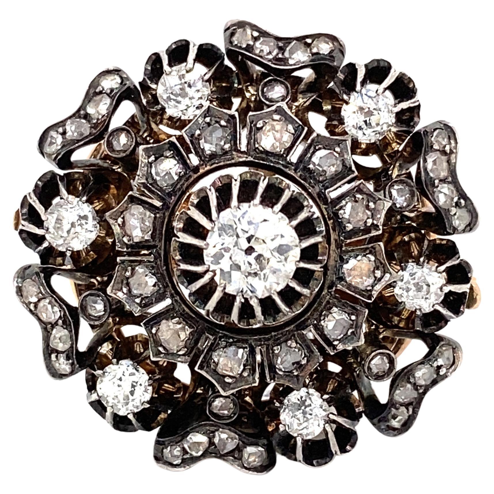 Broche antiguo victoriano de diamantes tallados en mina de plata sobre oro de racimo redondo