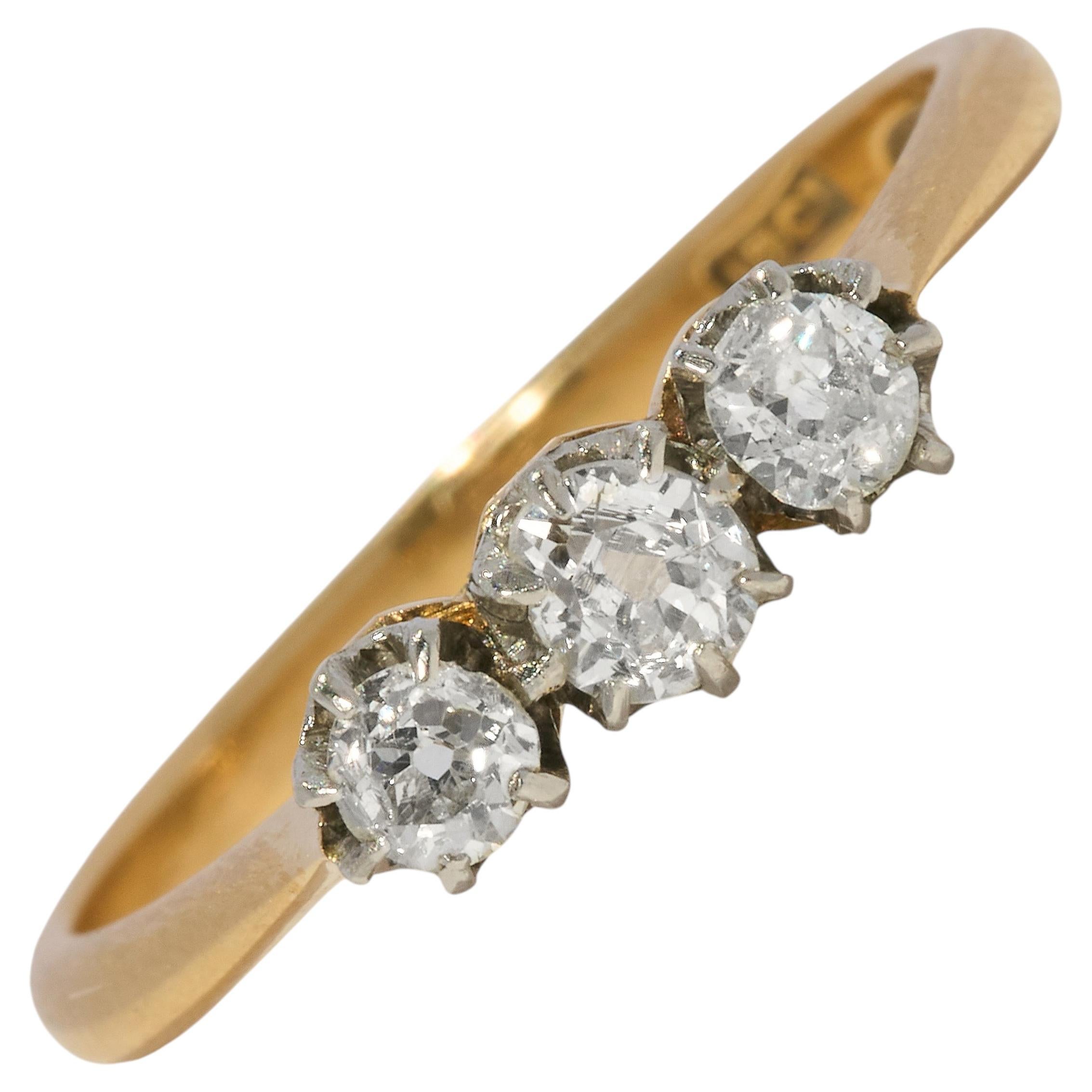 Ring mit drei Diamanten im viktorianischen Old-Mine-Schliff, ca. 0,30 ct