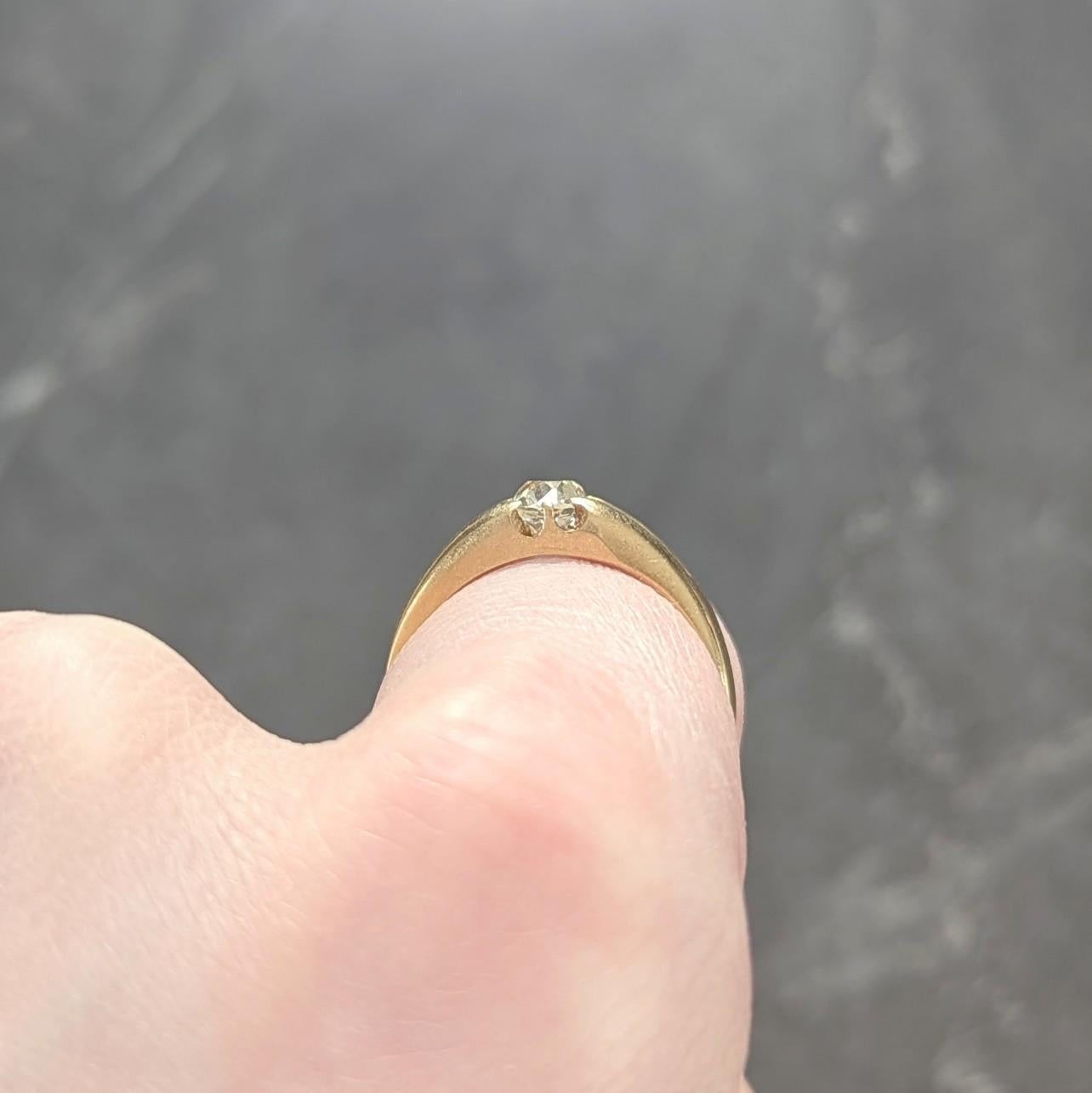 Viktorianischer Verlobungsring mit antikem Gürtel aus 18 Karat Gelbgold mit Diamanten im alten Minenschliff im Angebot 2