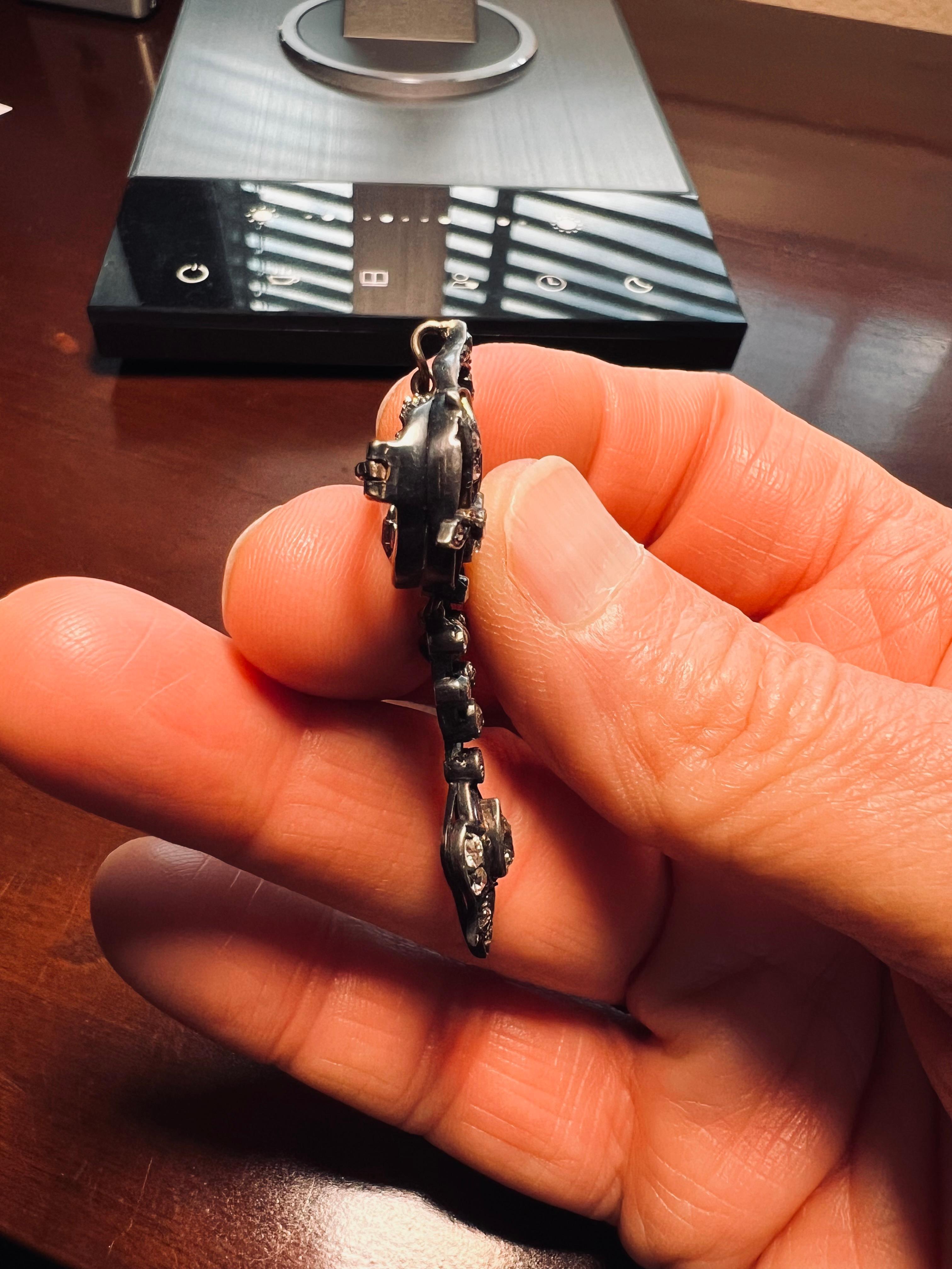 Ciondolo a spilla in oro e argento con diamanti Old Mine vittoriano, circa 1890 in vendita 1