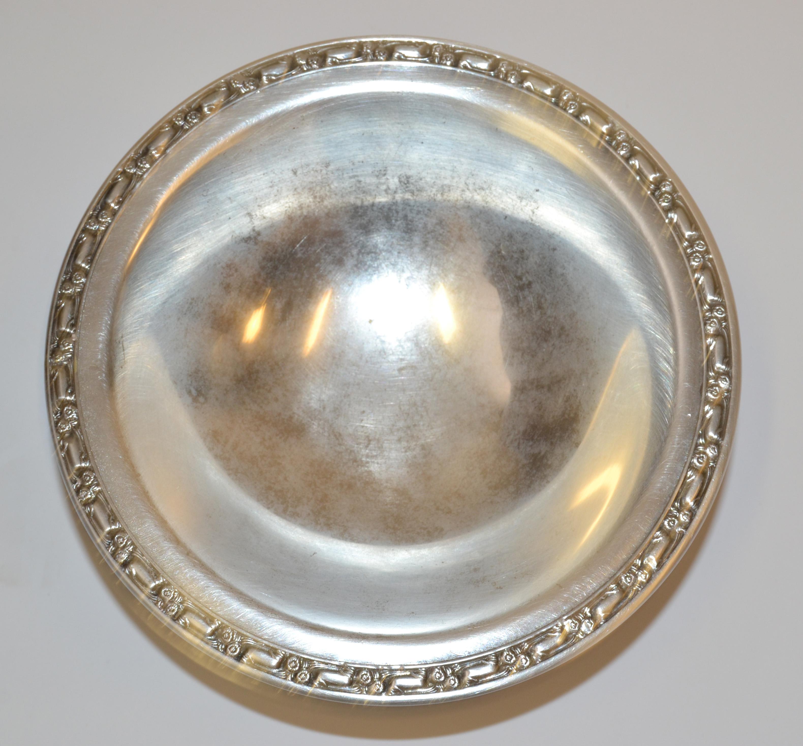 Bol de service victorien ONEIDA à pieds en métal argenté avec 2 cuillères à assiette communautaire, États-Unis en vente 2