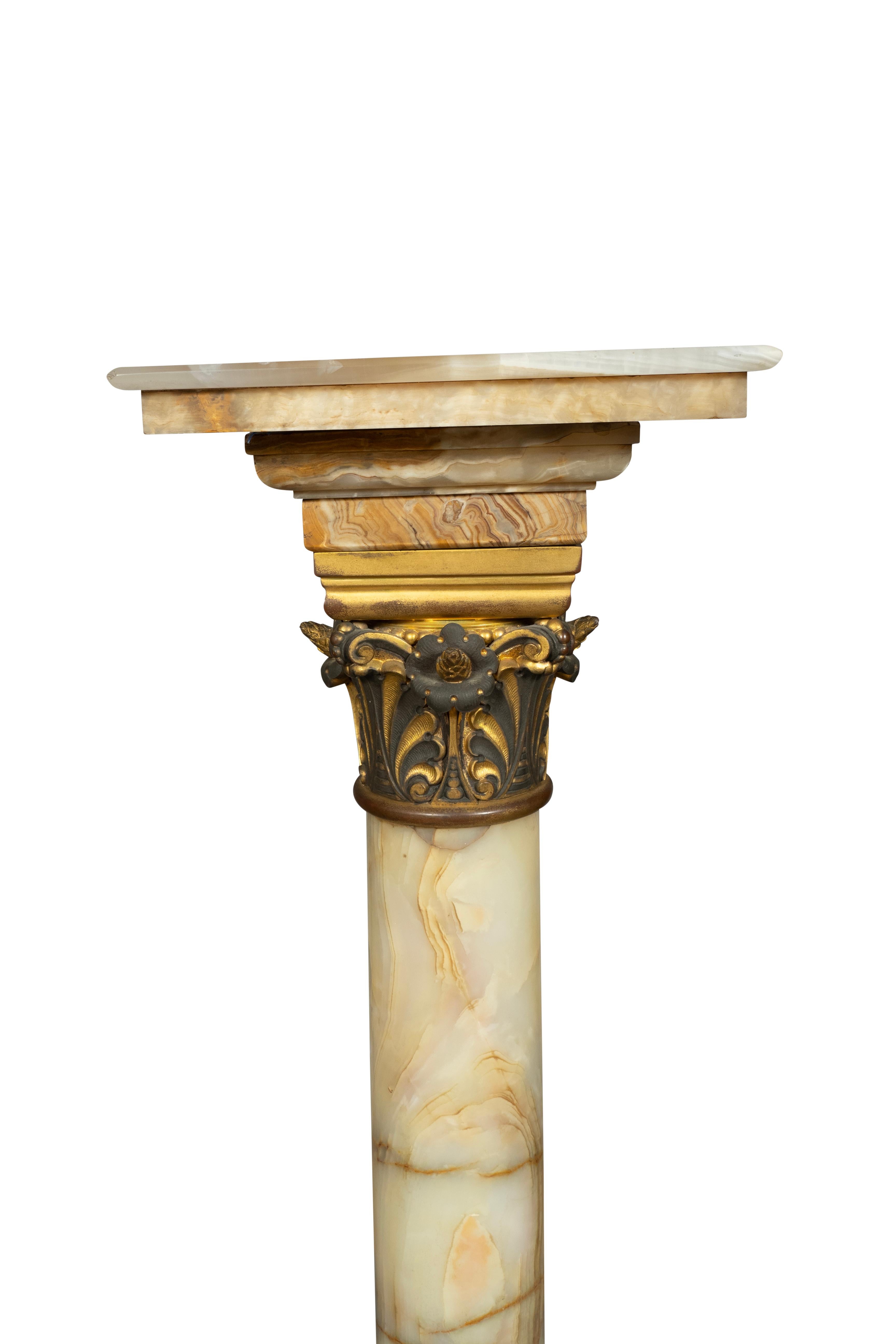 Apogée victorien Pedestal victorien en bronze et onyx en vente