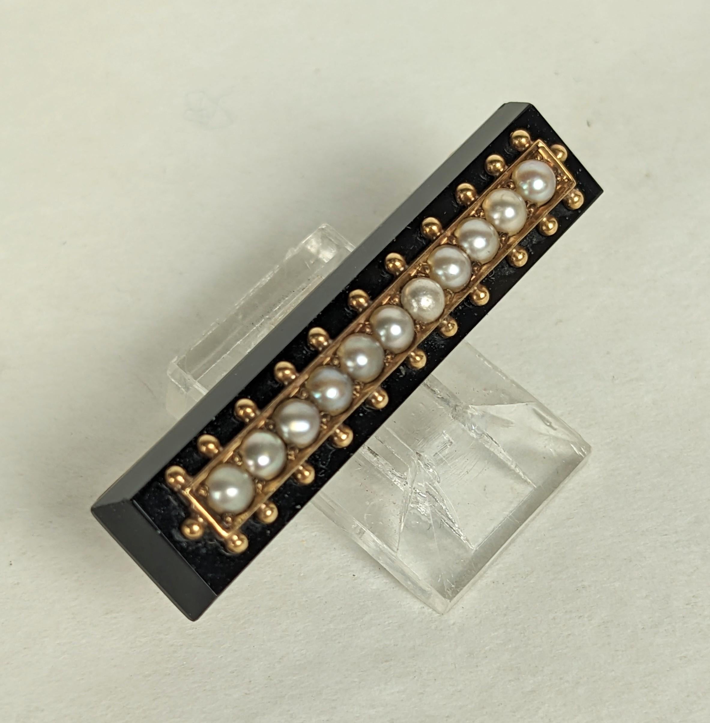 Viktorianische Brosche aus Onyx und Halbperlen (Spätviktorianisch) im Angebot