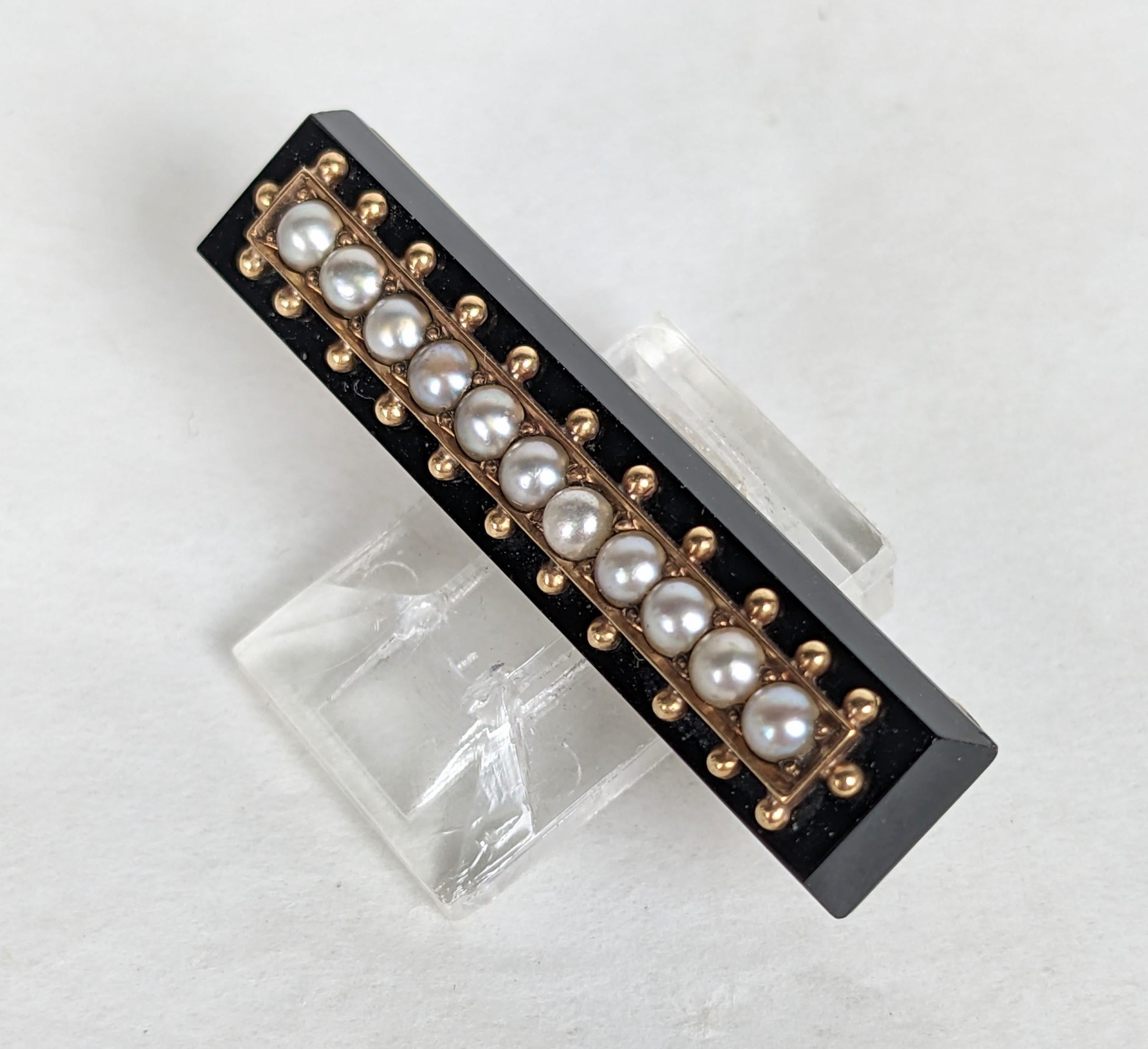 Viktorianische Brosche aus Onyx und Halbperlen (Perle) im Angebot