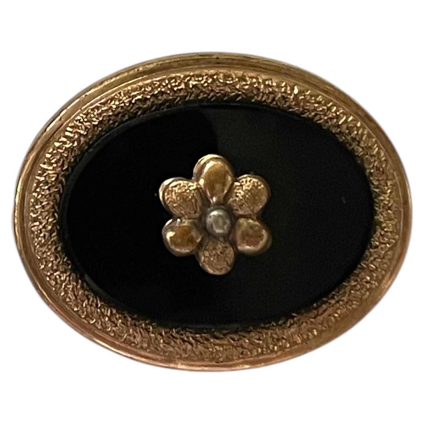 What is a Victorian mourning brooch?