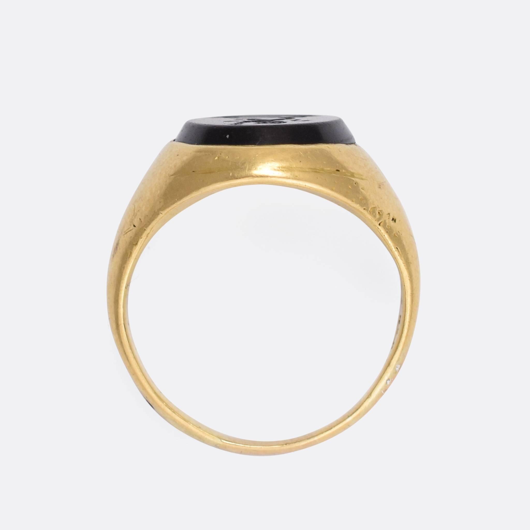 Victorian Onyx Lion Intaglio Gold Signet Ring 