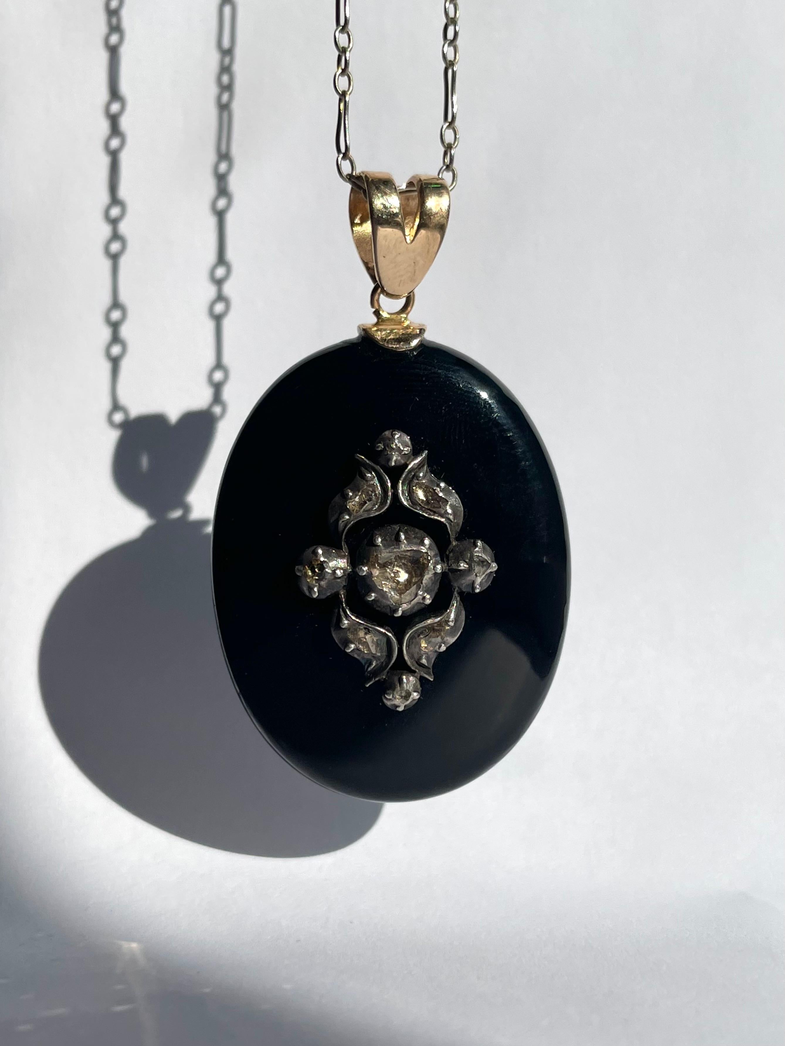 Victorian Onyx & Rose Cut Diamond Pendant in 14K Gold In Good Condition For Sale In Boston, MA