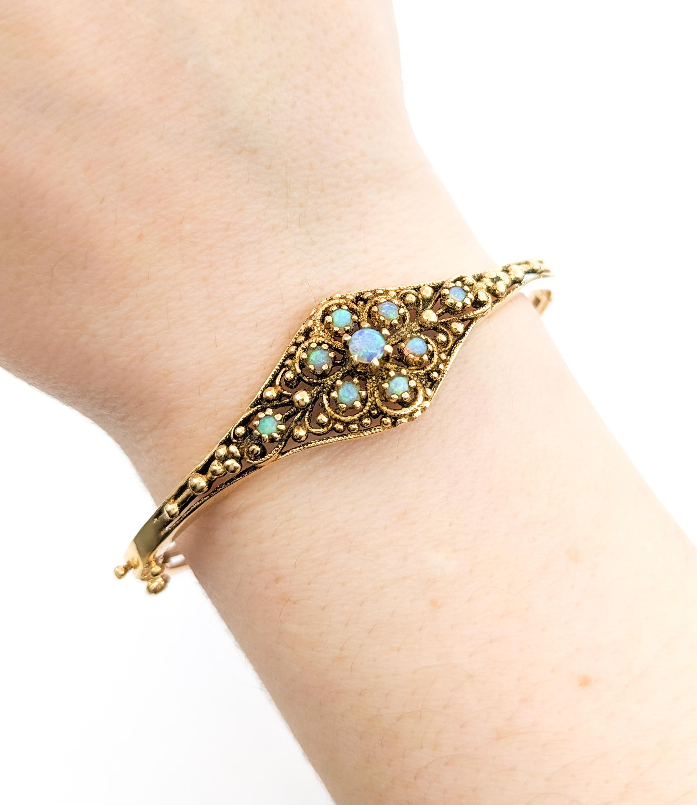 Viktorianisches Armband mit Scharnier aus Opal und 14K Gold (Cabochon) im Angebot