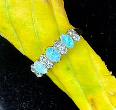 Opale vittoriano da 0,8 carati con diamanti taglio Old Mine Anello di fidanzamento antico per matrimonio