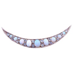 Viktorianische Halbmond-Brosche mit Opal und Diamanten