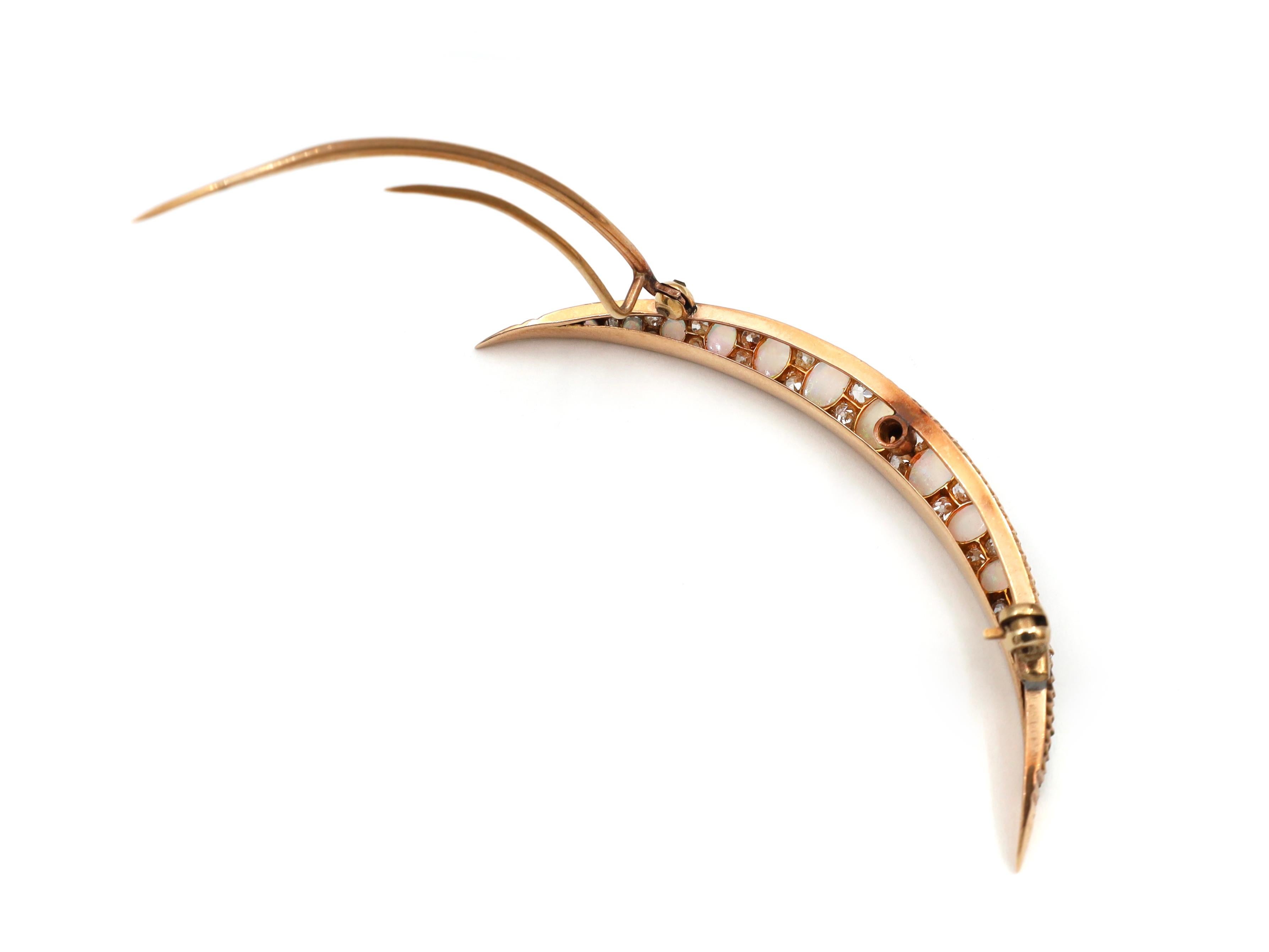 Victorian opal and diamond crescent moon brooch in yellow gold In Good Condition In Dublin 2, D