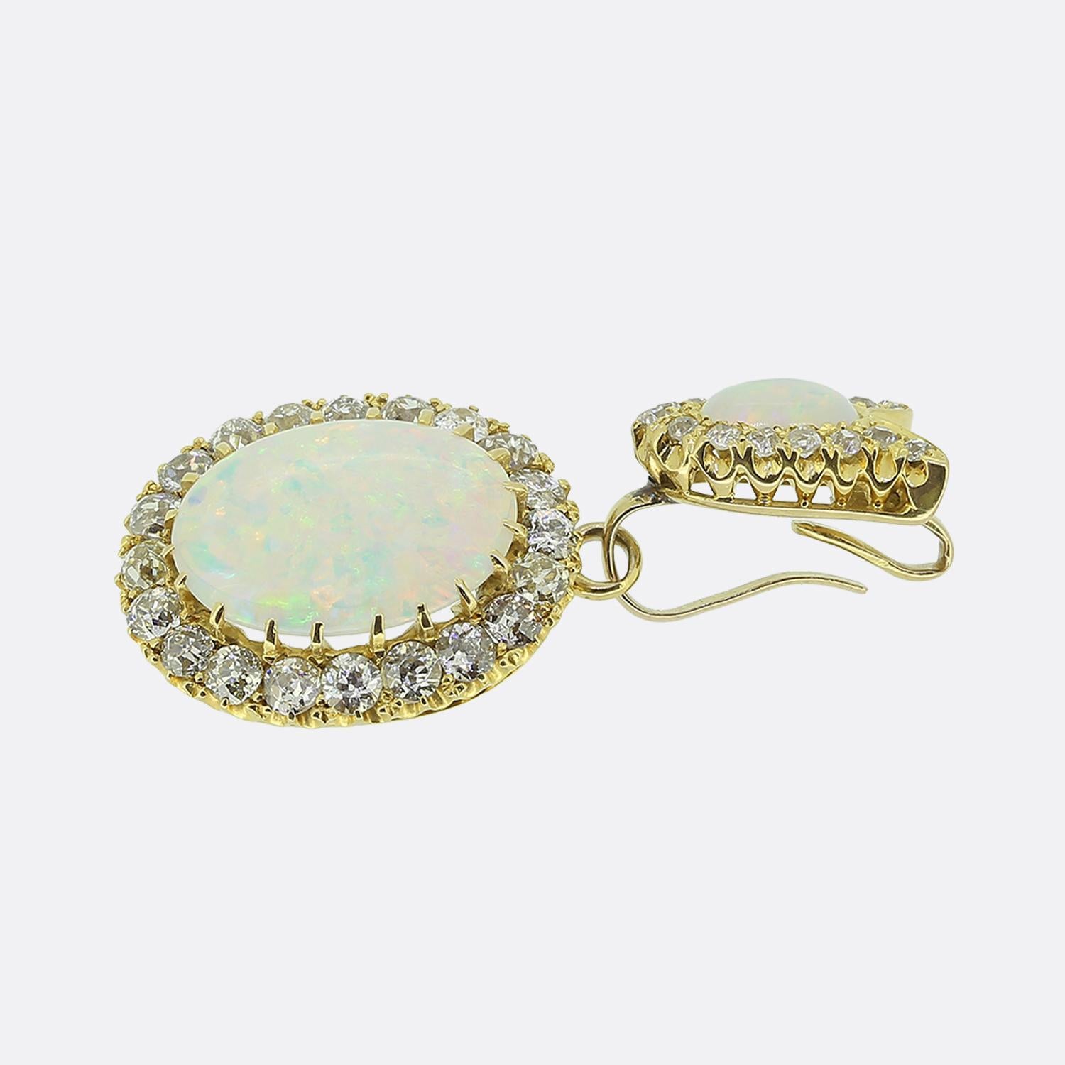 Taille vieille mine Pendentif Victorien en Opale et Diamant en vente