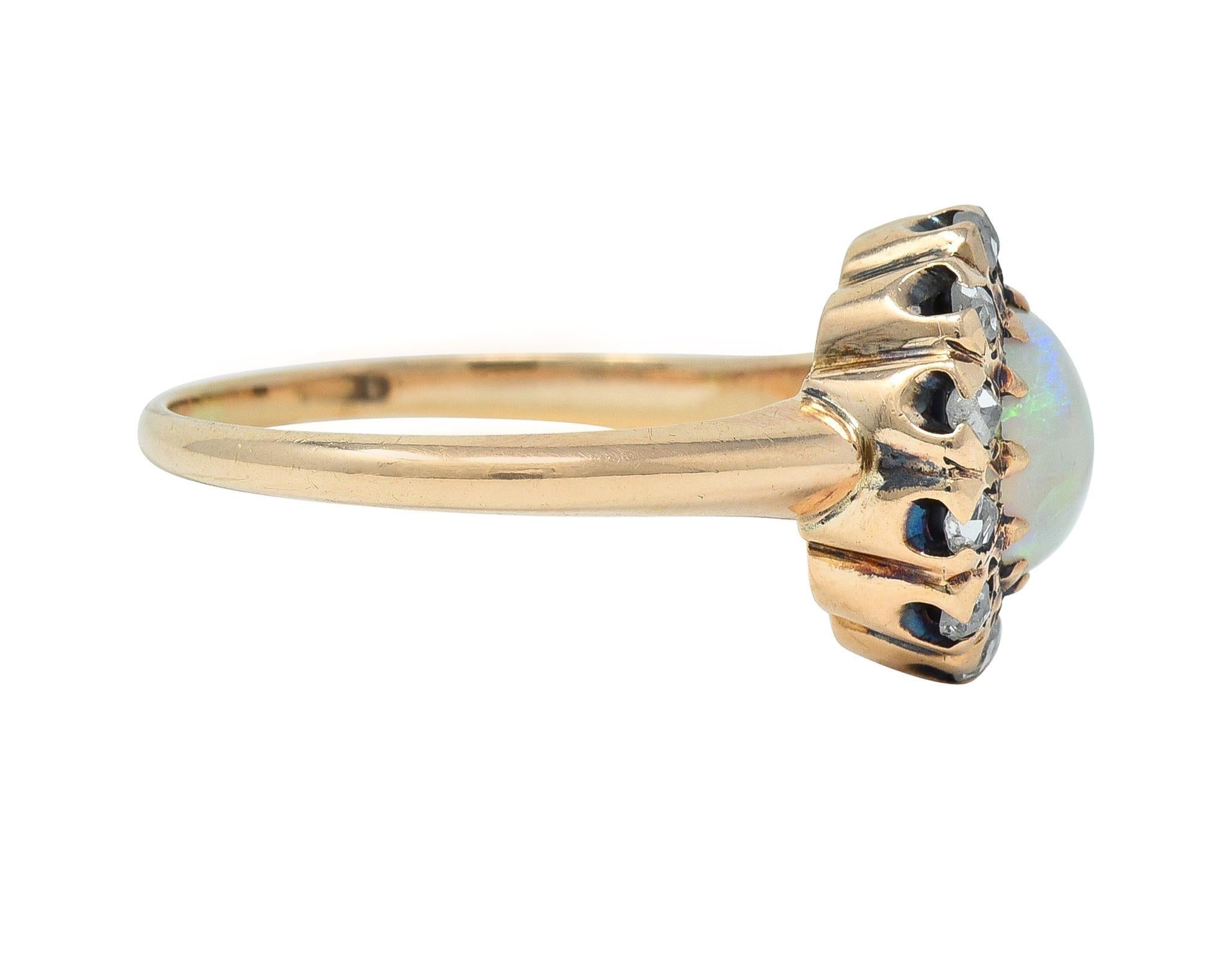 Antiker viktorianischer Opal Cabochon Diamant 14 Karat Gelbgold Halo-Ring 1
