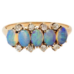 Antiker viktorianischer Opal Cabochon Diamant 14 Karat Gelbgold Fünf Stein Antiker Ring