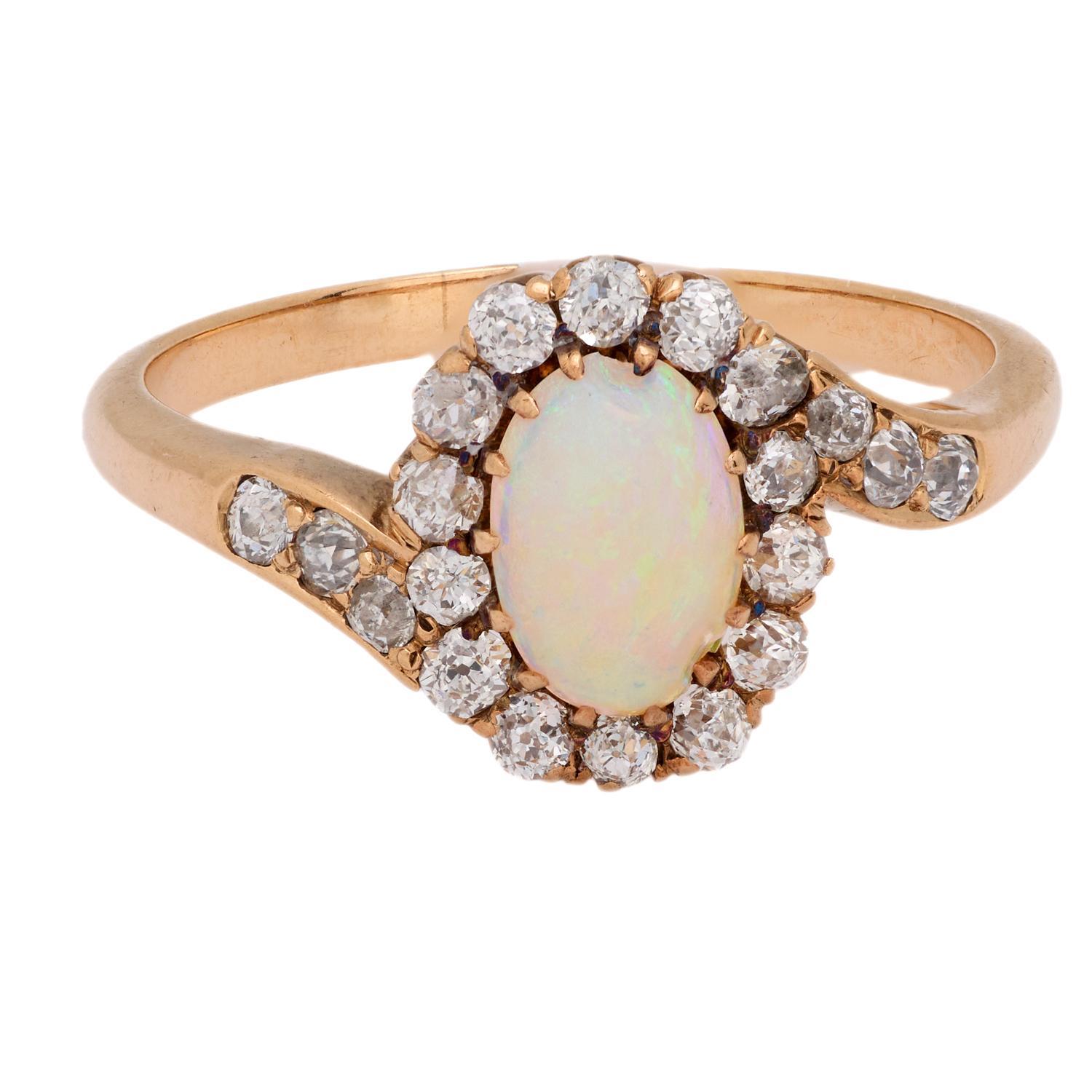 Victorien Bague victorienne en or jaune 14k avec opale et diamant en vente