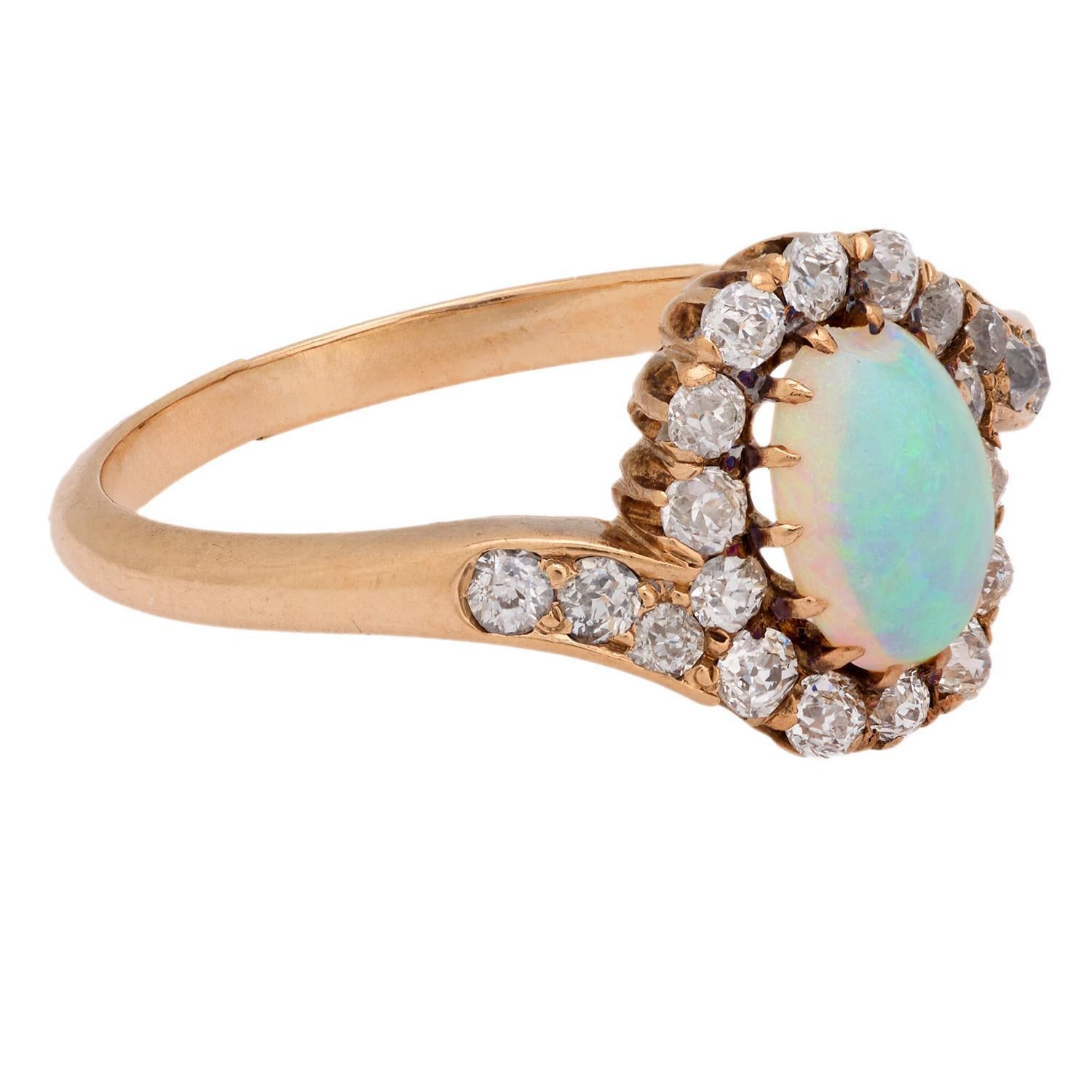 Bague victorienne en or jaune 14k avec opale et diamant Bon état - En vente à Beverly Hills, CA