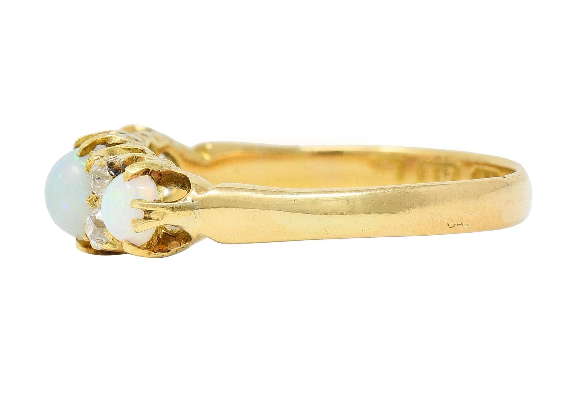 Antiker viktorianischer Ring aus 18 Karat Gelbgold mit Opal und Diamant im Zustand „Hervorragend“ in Philadelphia, PA