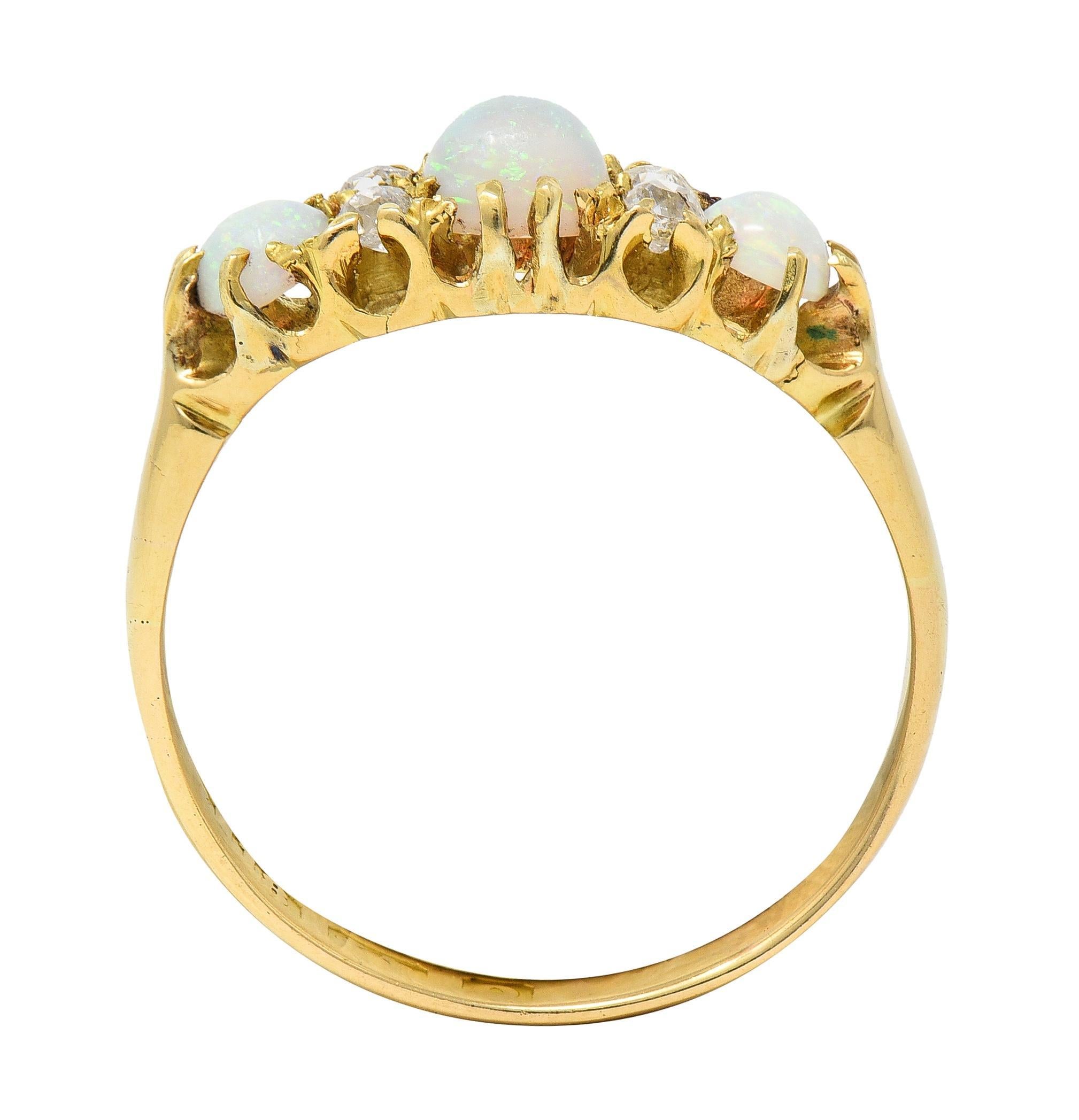 Bague d'antiquités victorienne en or jaune 18 carats avec opale et diamants en vente 2