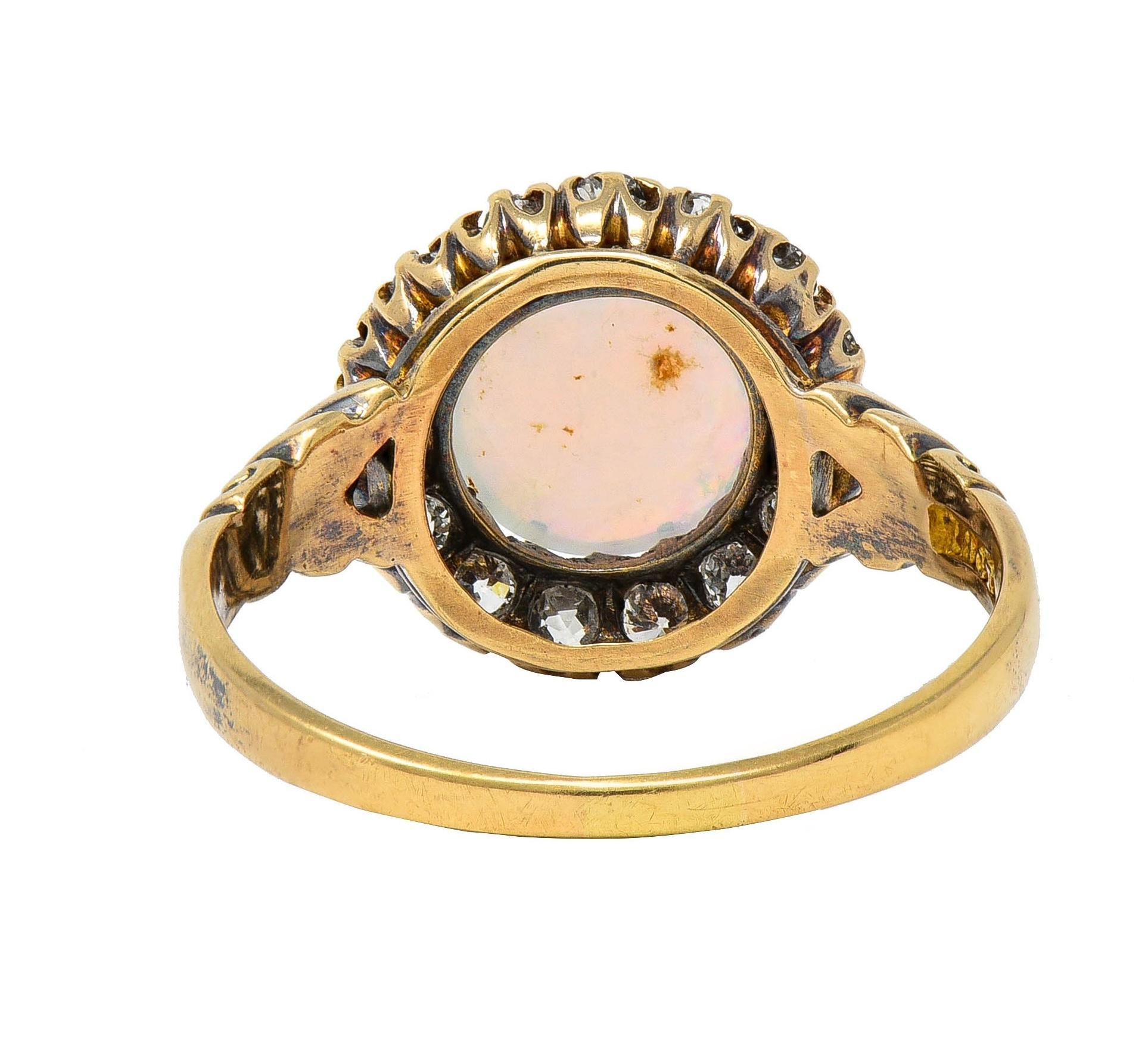 Bague victorienne en or jaune 18 carats avec opale et diamants Excellent état - En vente à Philadelphia, PA