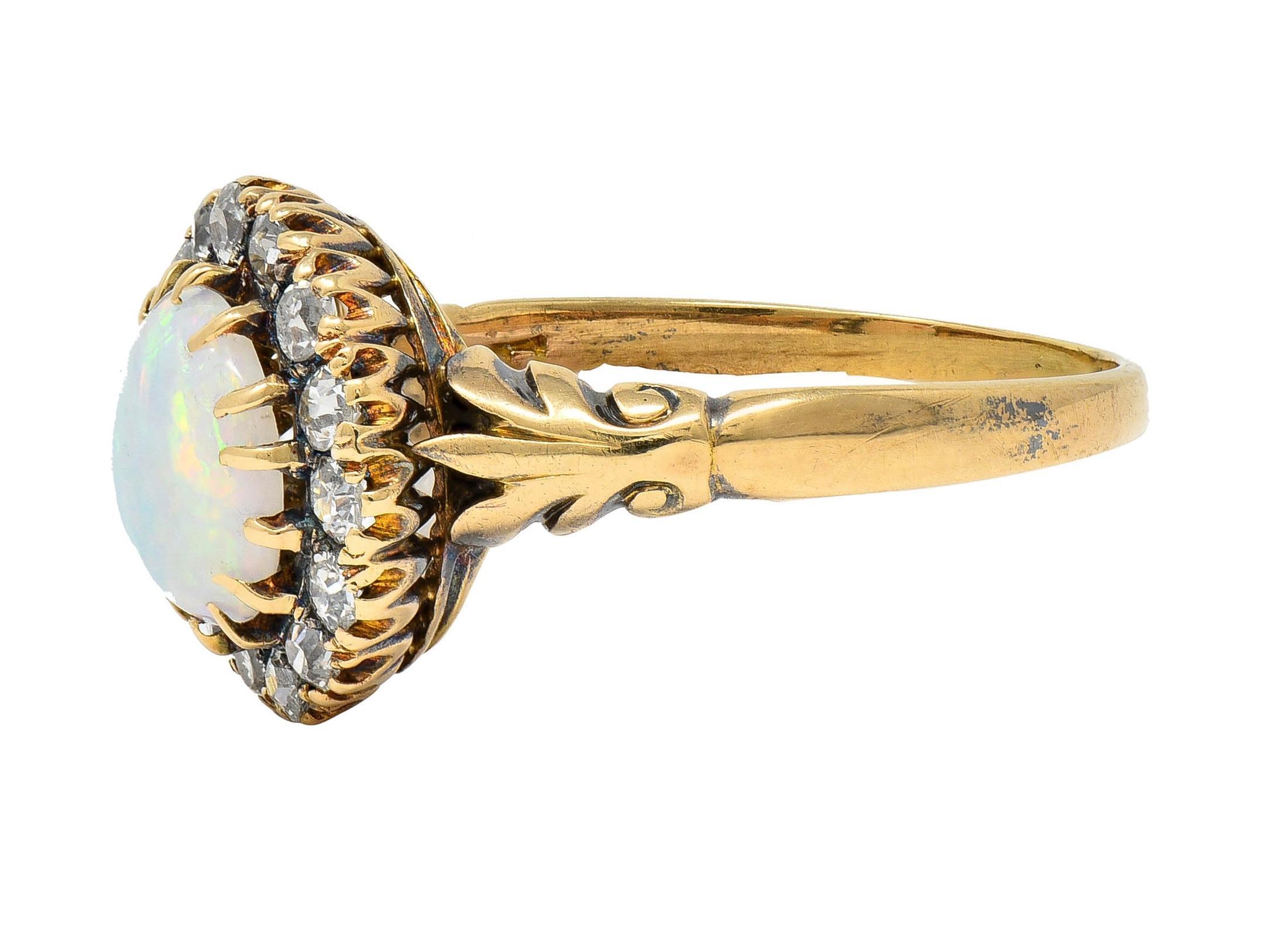 Bague victorienne en or jaune 18 carats avec opale et diamants Unisexe en vente