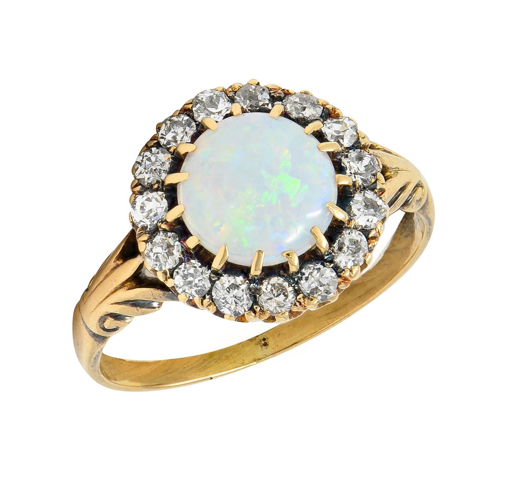 Bague victorienne en or jaune 18 carats avec opale et diamants en vente 2