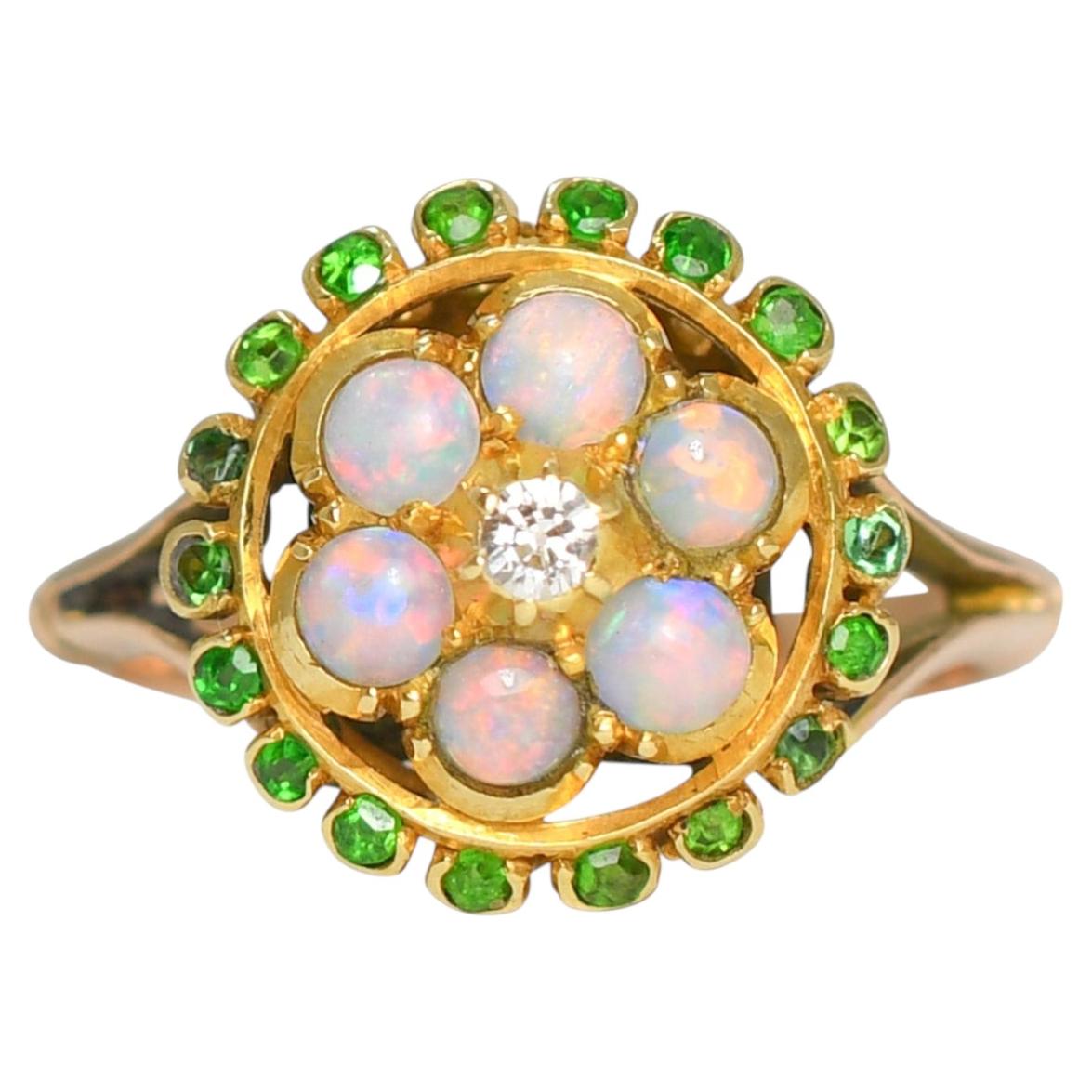 Viktorianischer Opal, Diamant & Demantoid-Granat-Cluster-Ring, CIRCA 1900