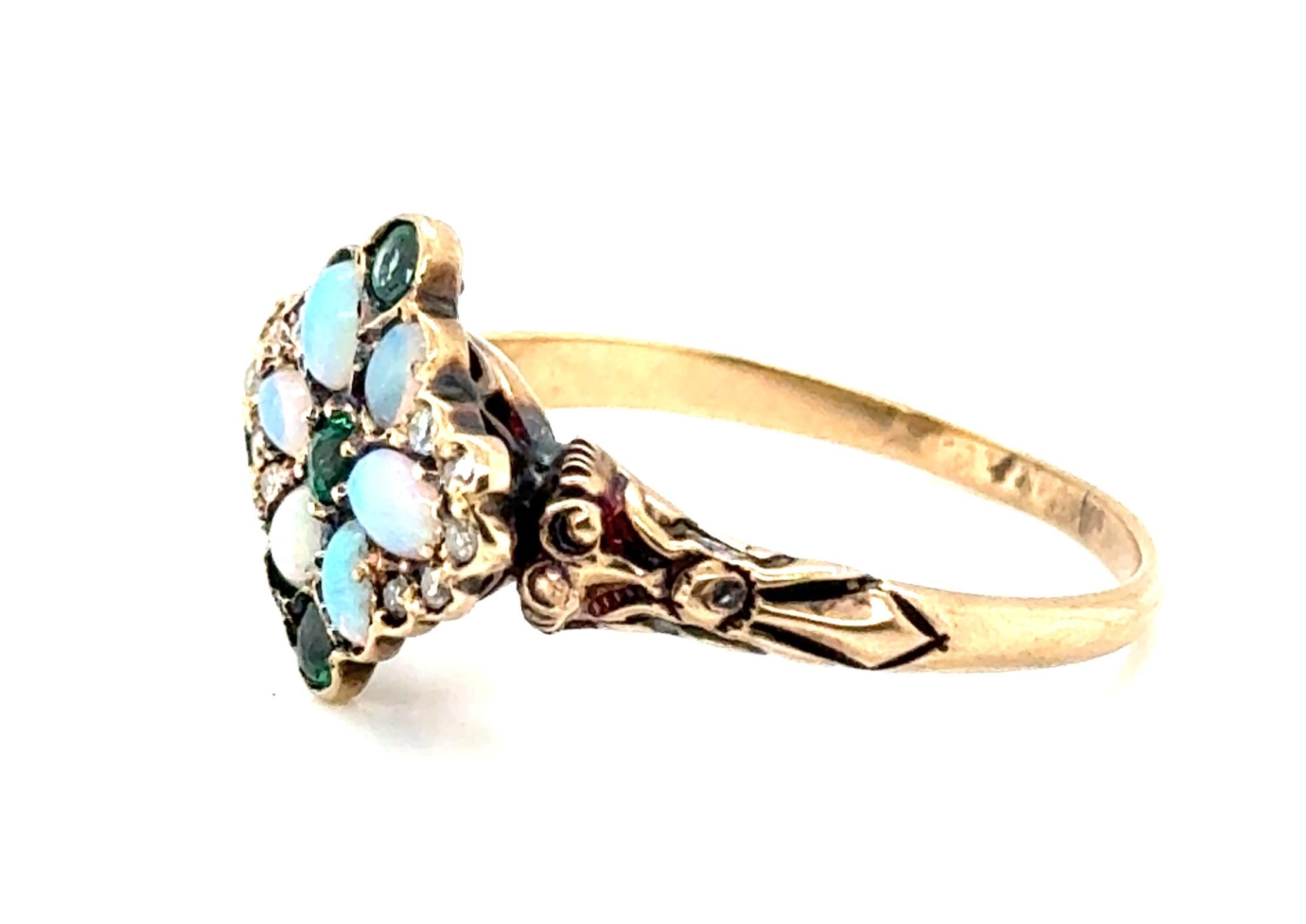 Echte Original-Antik aus den 1840er-1870er Jahren viktorianischen Opal Smaragd Diamant Ring .30ct Vintage 14K 


Mit 3 echten natürlichen Smaragd-Edelsteinen im Altschliff

Sechs atemberaubende feurige Opale, umgeben von echten antiken Diamanten im