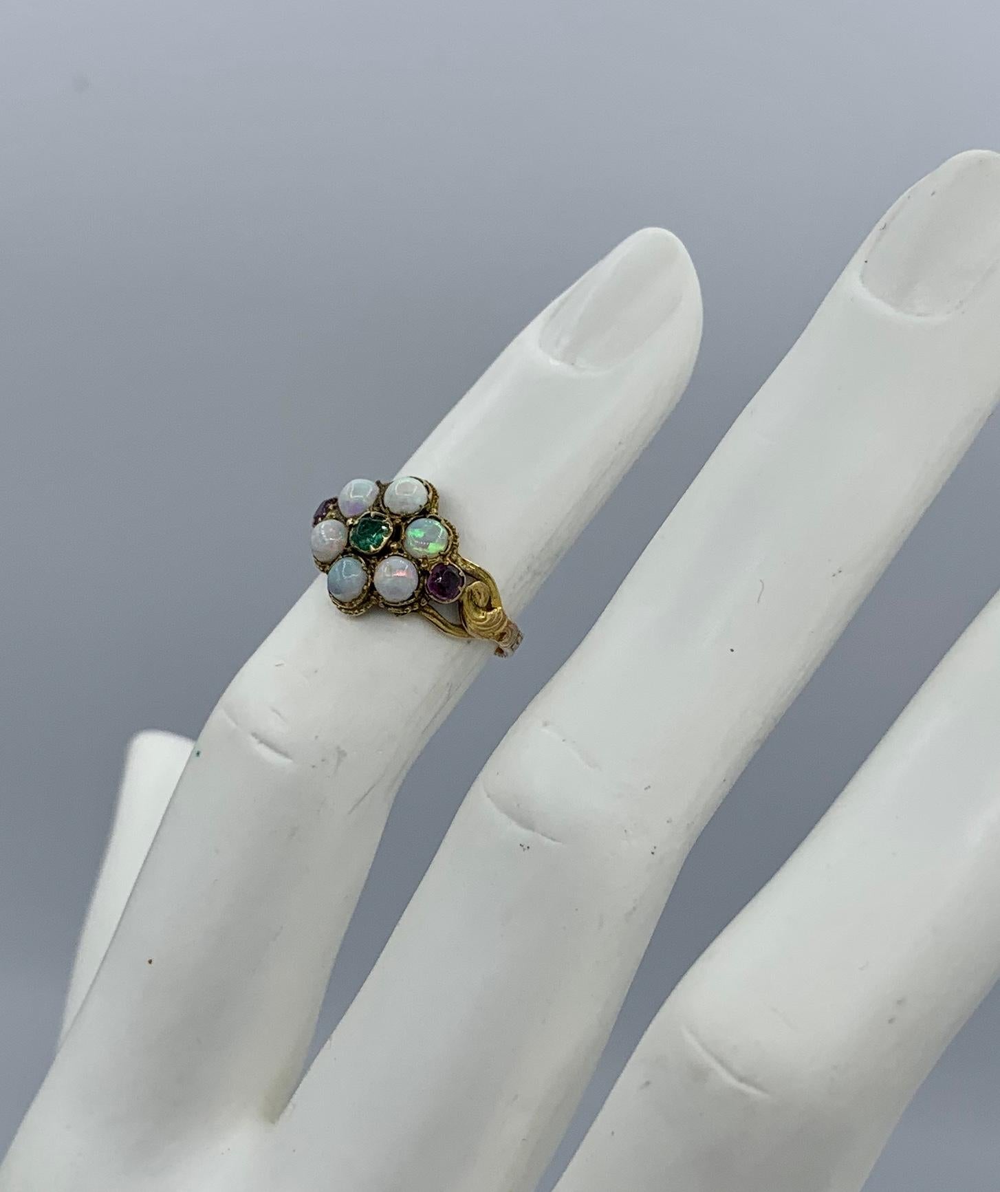 Taille cabochon Victorian Opal Emerald Ruby Ring Antique Wedding Engagement Ring 14 Karat Gold en vente
