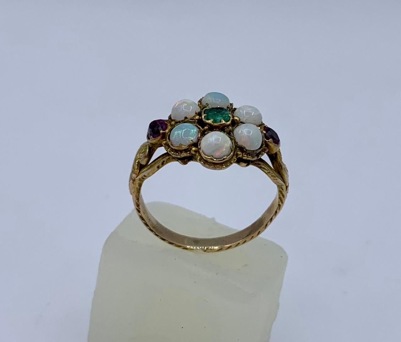Victorian Opal Emerald Ruby Ring Antique Wedding Engagement Ring 14 Karat Gold en vente 3
