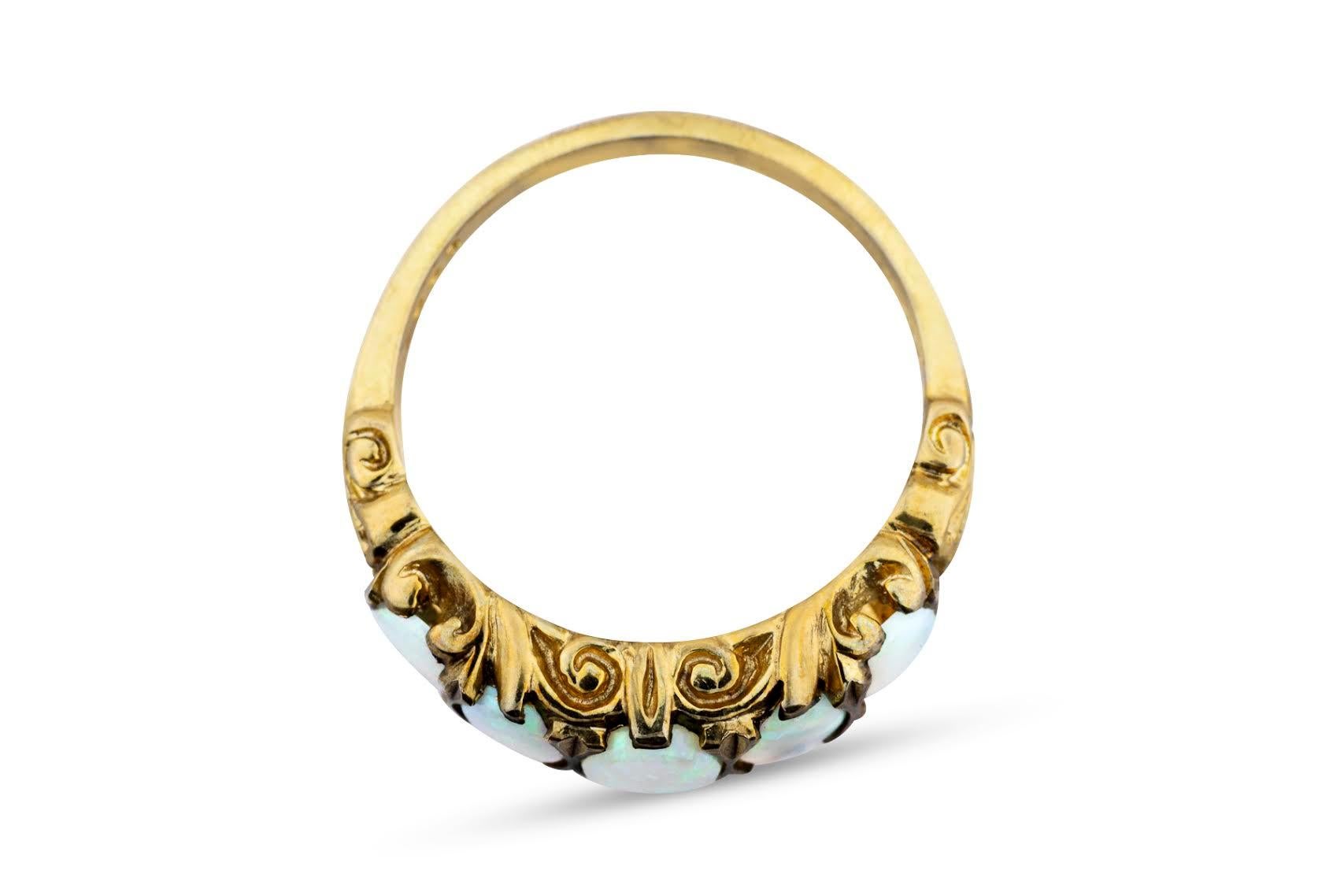 Bague victorienne à cinq pierres en opale Excellent état - En vente à Stamford, CT
