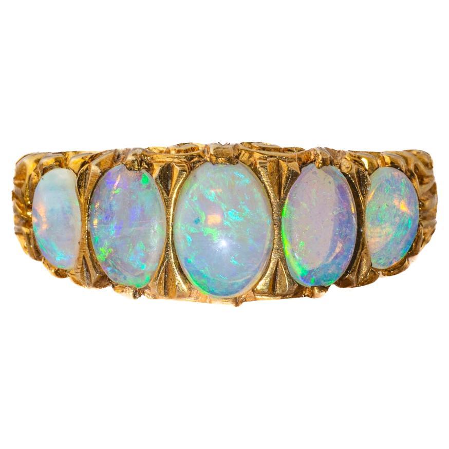 Bague victorienne à cinq pierres en opale en vente