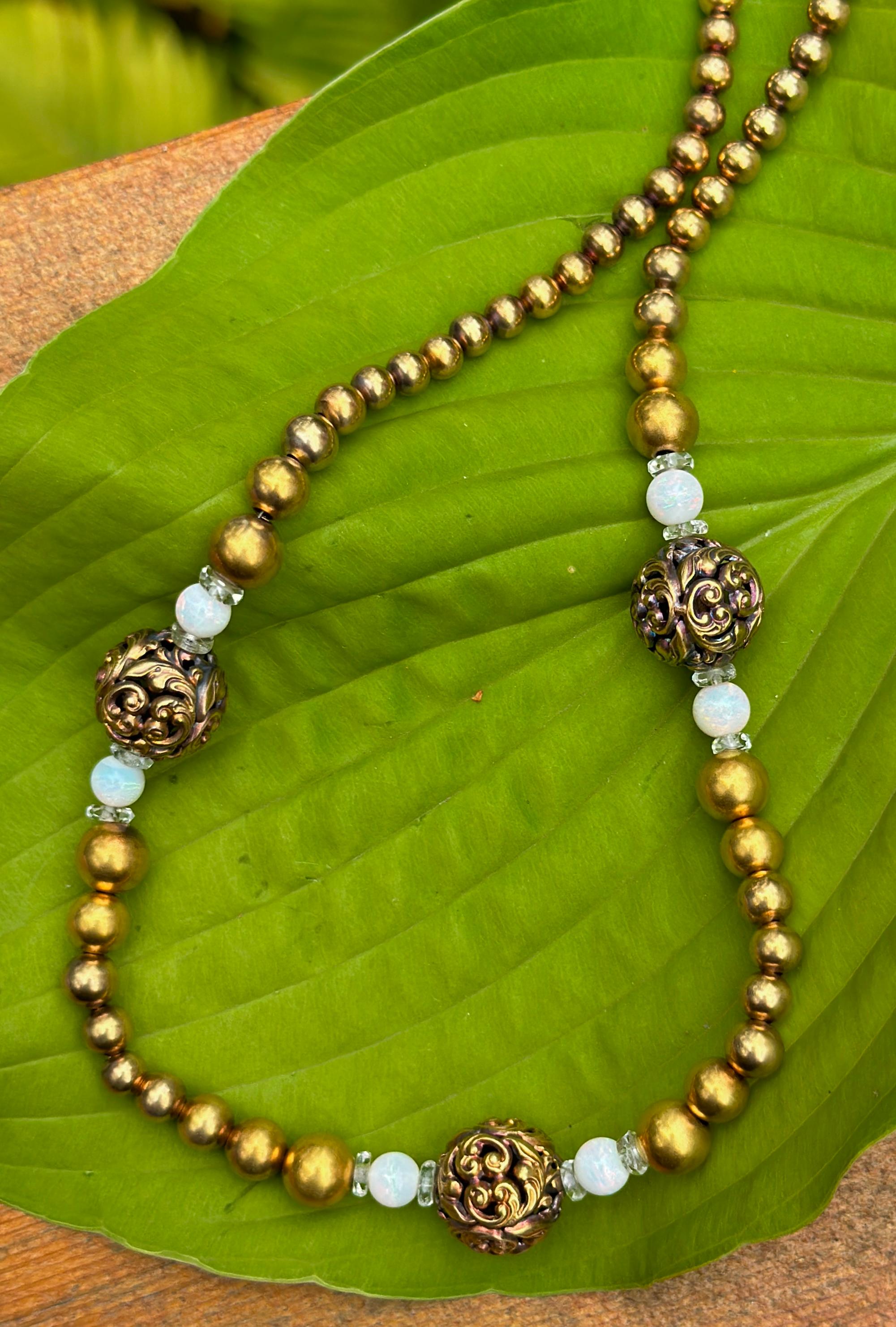 Viktorianische Opal-Bergkristall-Halskette 14 Karat Gold 17 Zoll Antikes Blumenmotiv (Perle) im Angebot