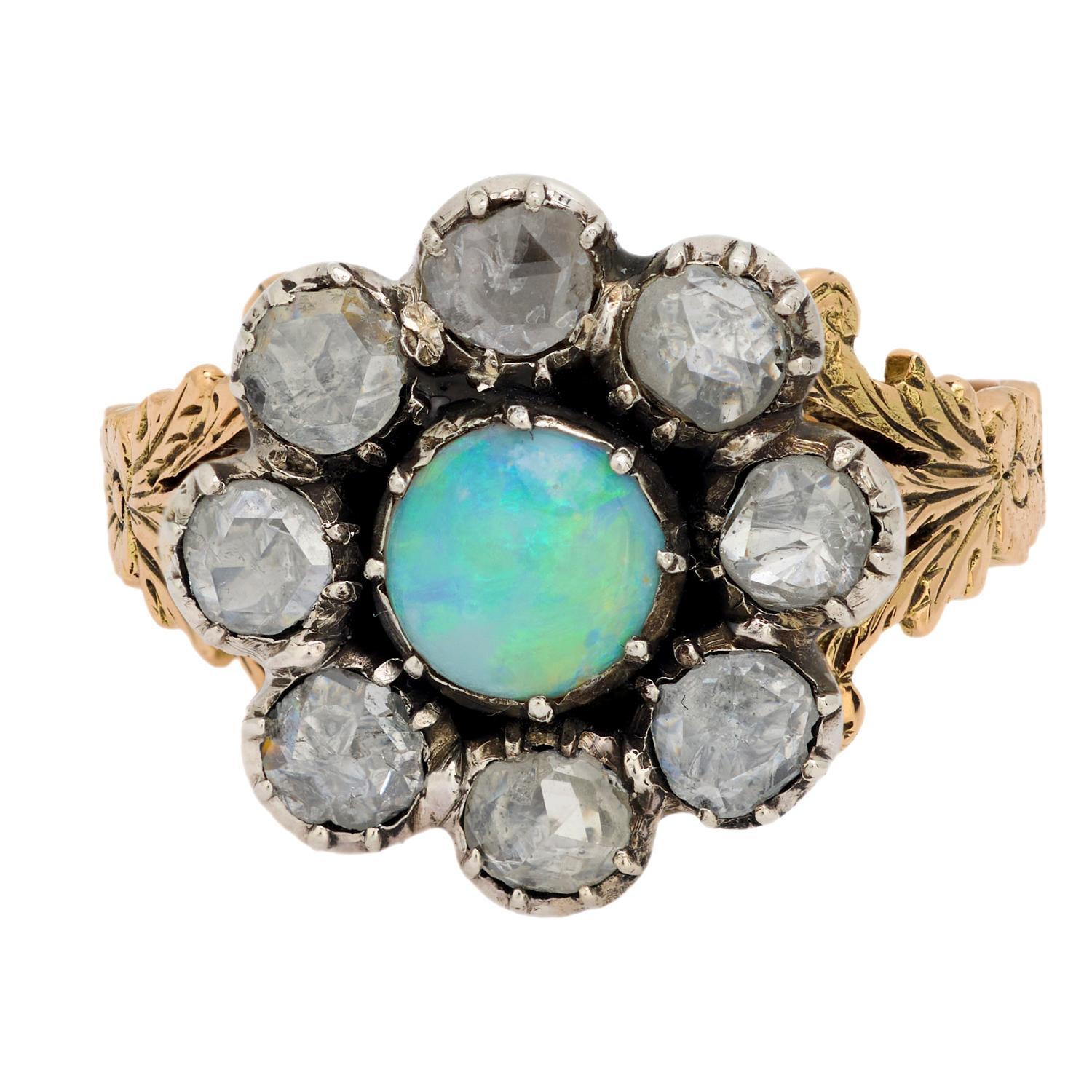 Victorien Bague à grappes victorienne en or jaune 14 carats avec opale taillée en rose et diamants en vente