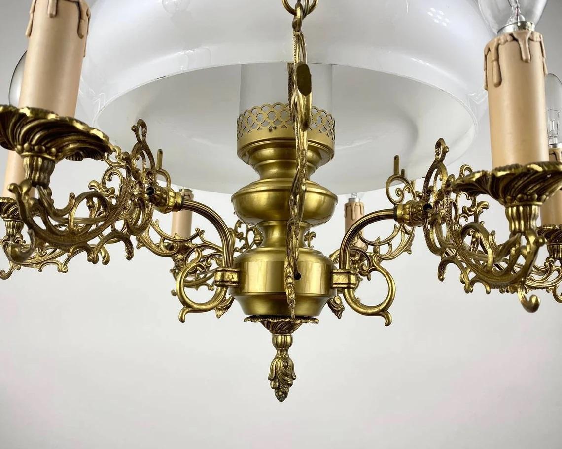 Victorian Opaline Glass French Chandelier, 1950s In Good Condition For Sale In Bastogne, BE