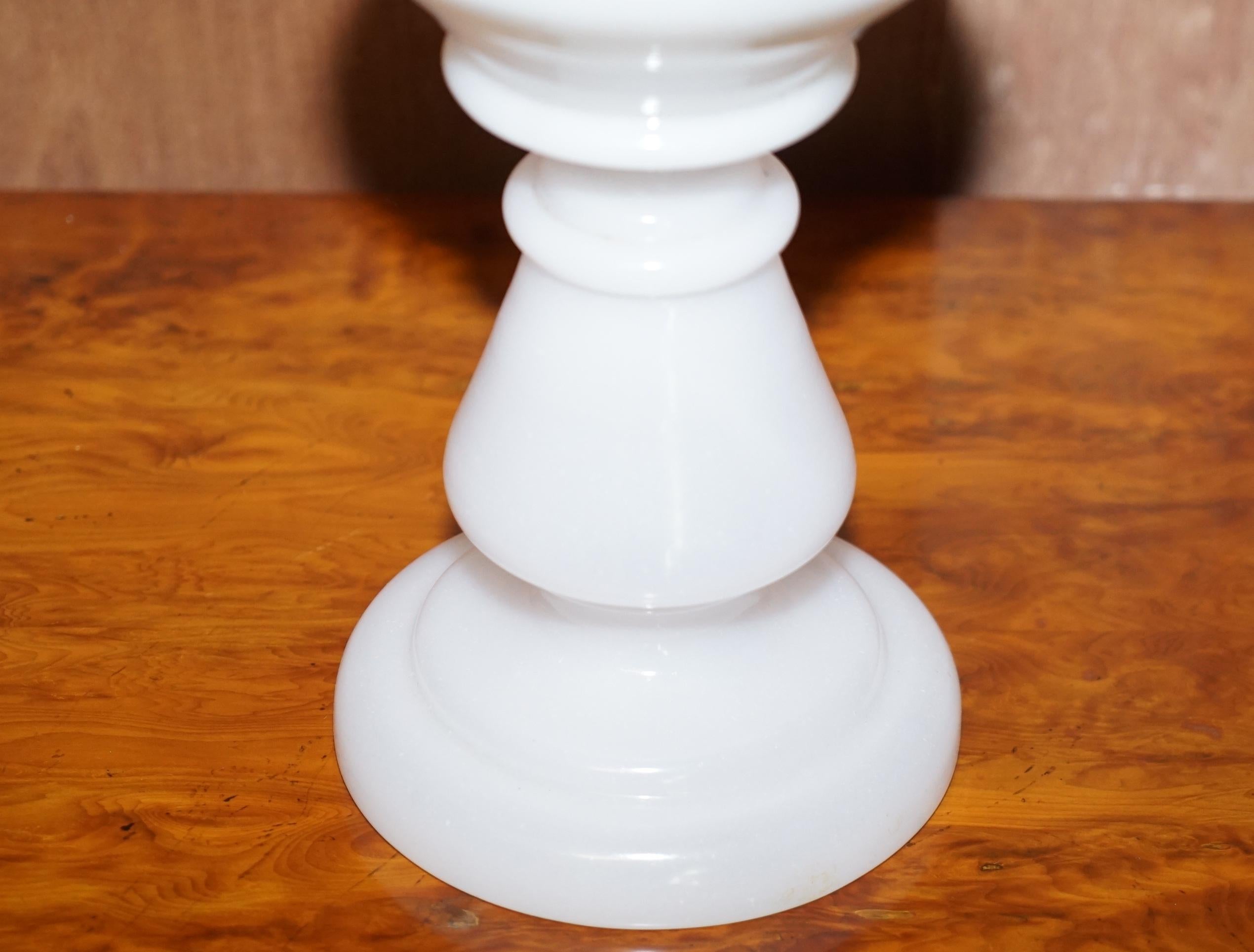 Fait main VICTORIAN OPAline GLASS OIL LAMP BASE WITH LOVELY WHITE GLASS & ORiGINAL FITTING en vente