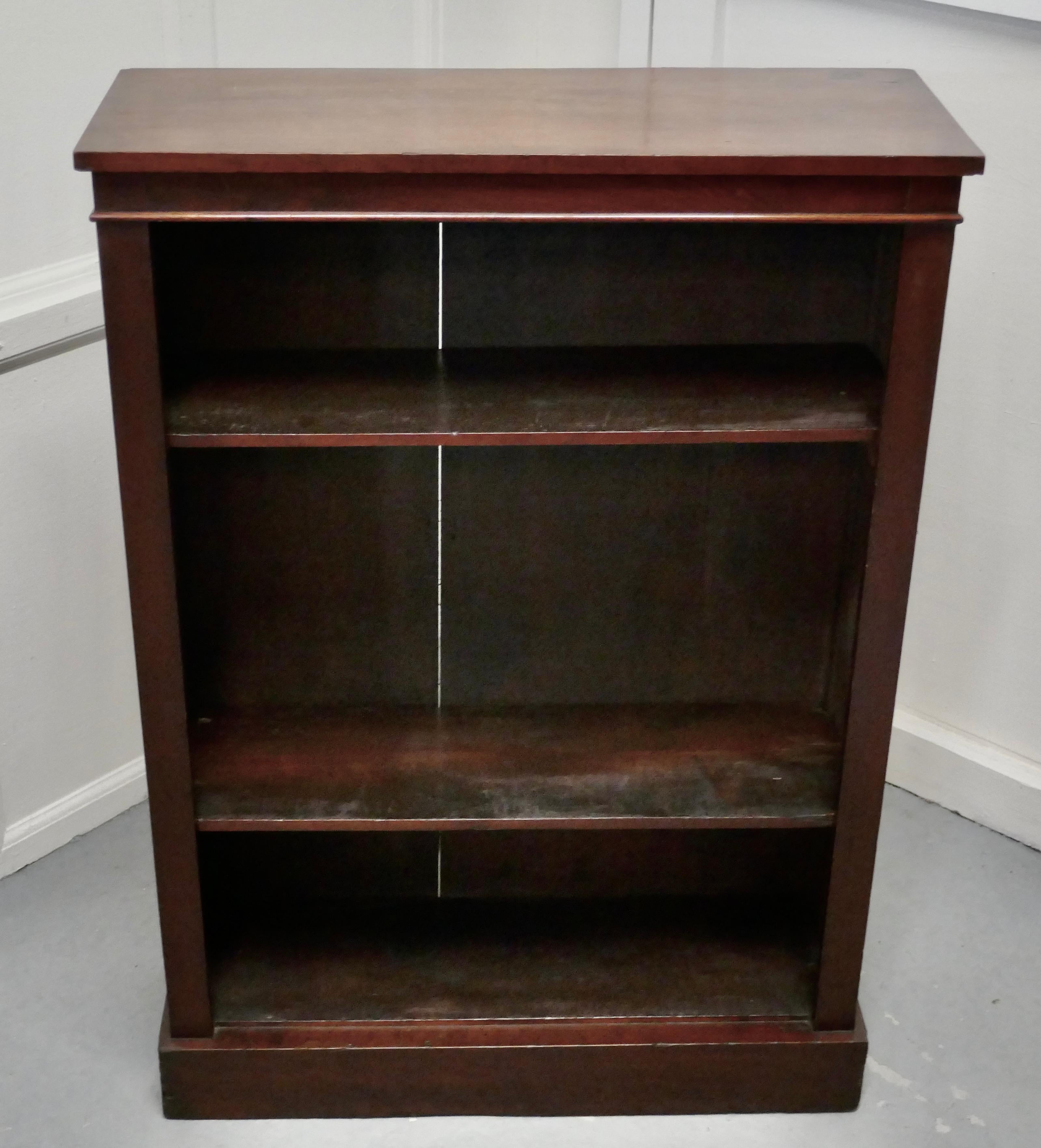 Victorian open mahogany bookcase.

This mahogany bookcase has 3 fixed shelves, the top has a moulded edge and it stands on a sturdy plinth 
The bookcase is in good attractive condition 
This piece would work very well in your living room, office