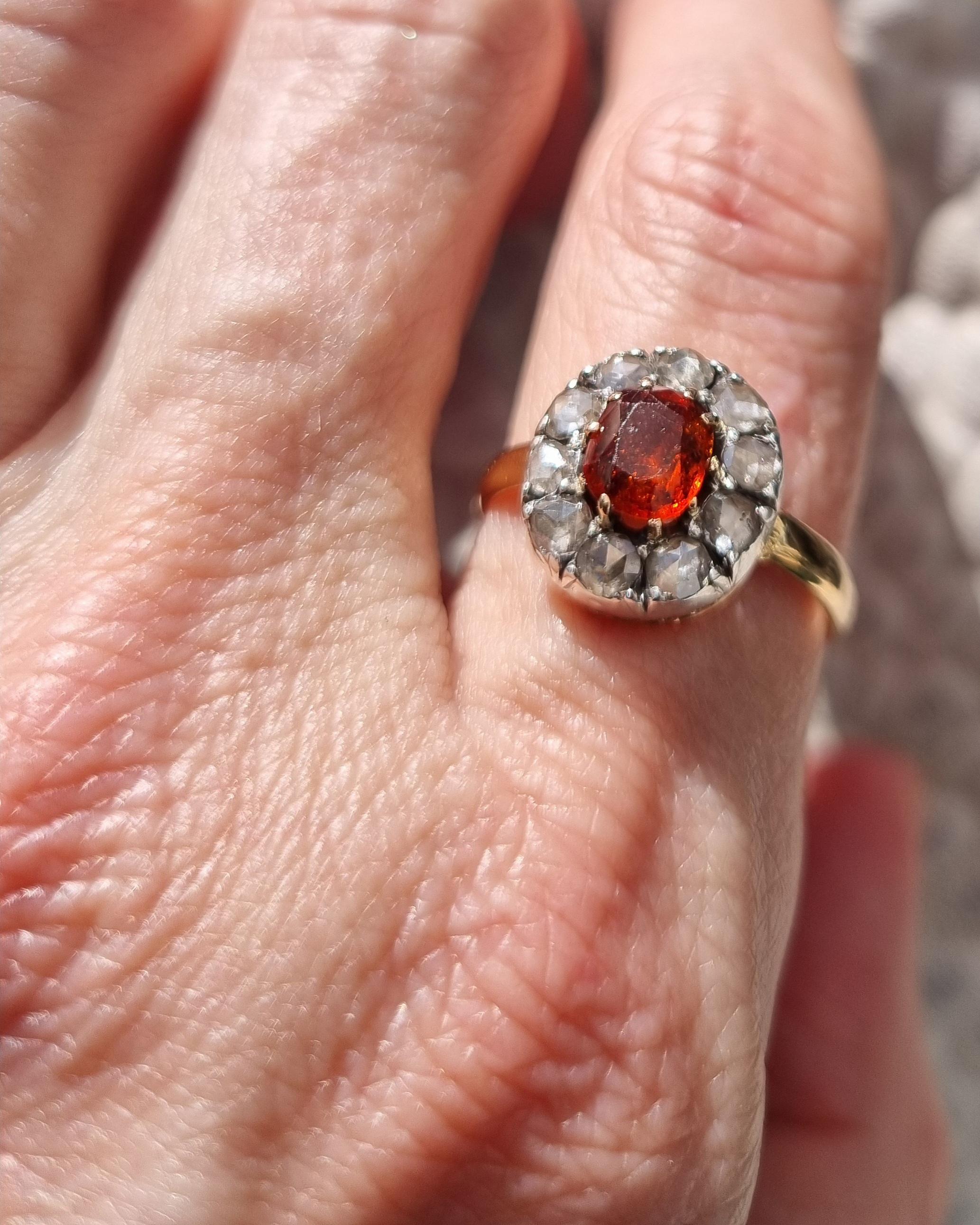 Viktorianisch  Cluster-Ring aus orangefarbenem Spessartin, Granat und Diamant, 19. Jahrhundert im Angebot 2