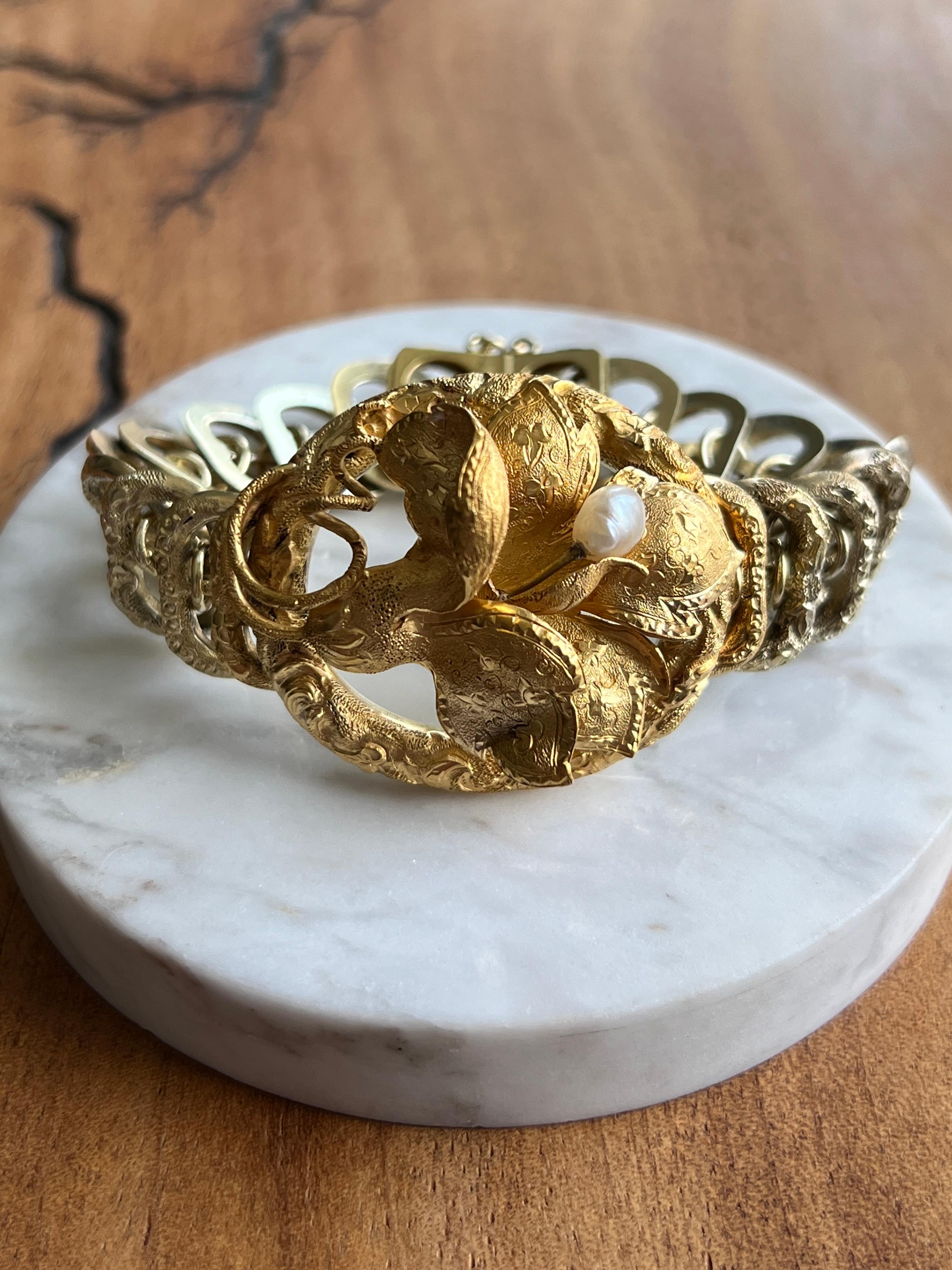 Vittoriano Bracciale vittoriano con motivo a orchidea in oro giallo e perle A Link in vendita