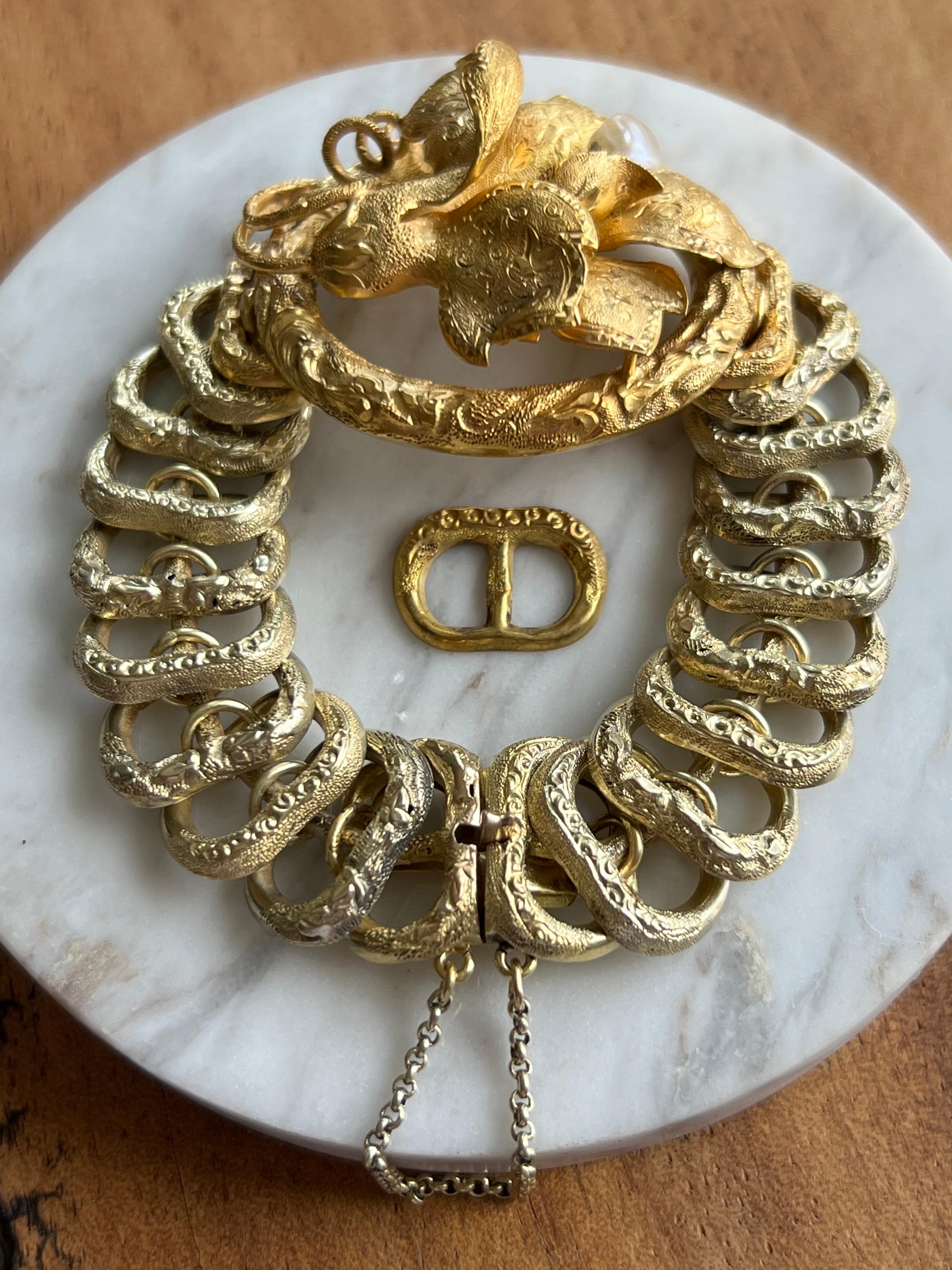 Taglio rotondo Bracciale vittoriano con motivo a orchidea in oro giallo e perle A Link in vendita