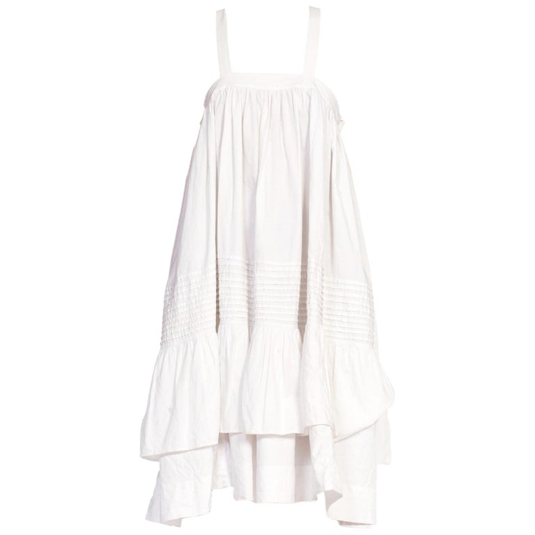 COLLECTION MORPHEW - Robe tunique en coton biologique blanc fabriquée à  partir d'une jupe victorienne - En vente sur 1stDibs