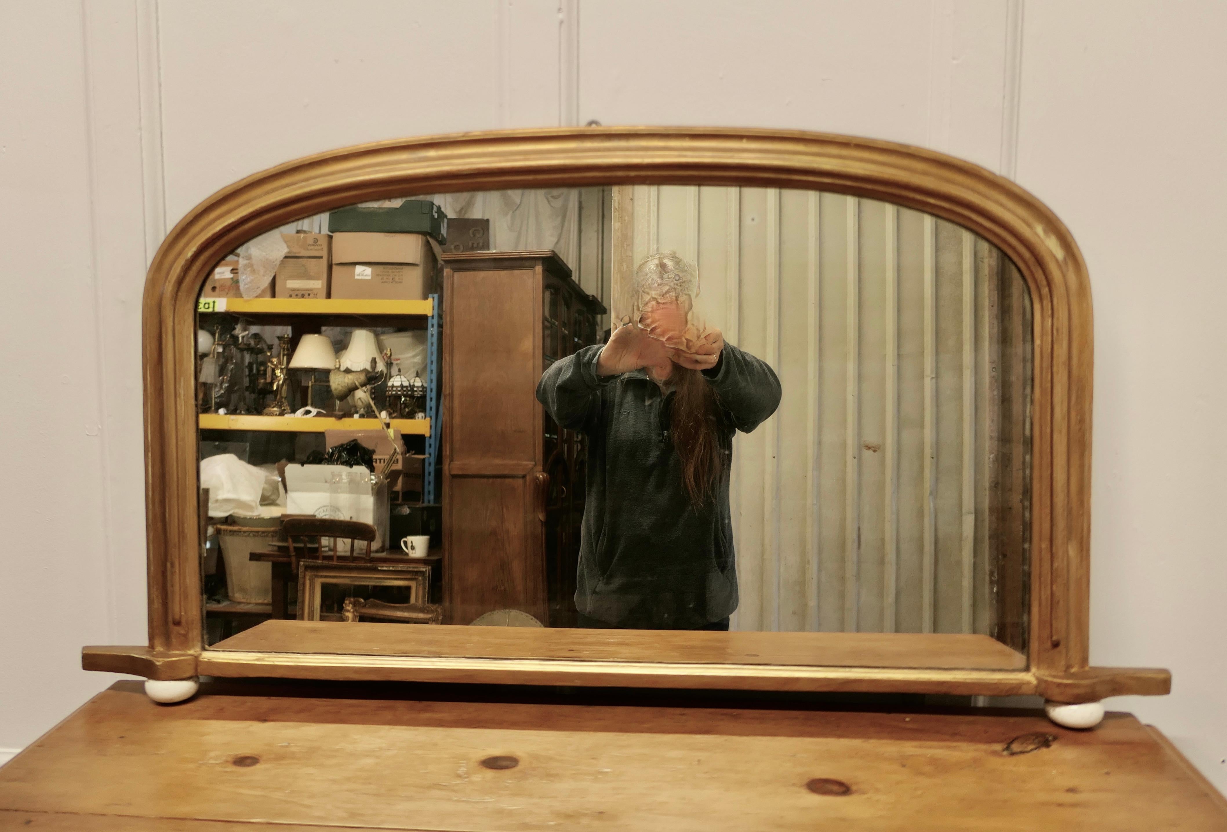 Viktorianisches Original Altgold Over-Mantle Spiegel

Dies ist ein charmantes und echtes Stück von shabby chic Einrichtung, die 3 