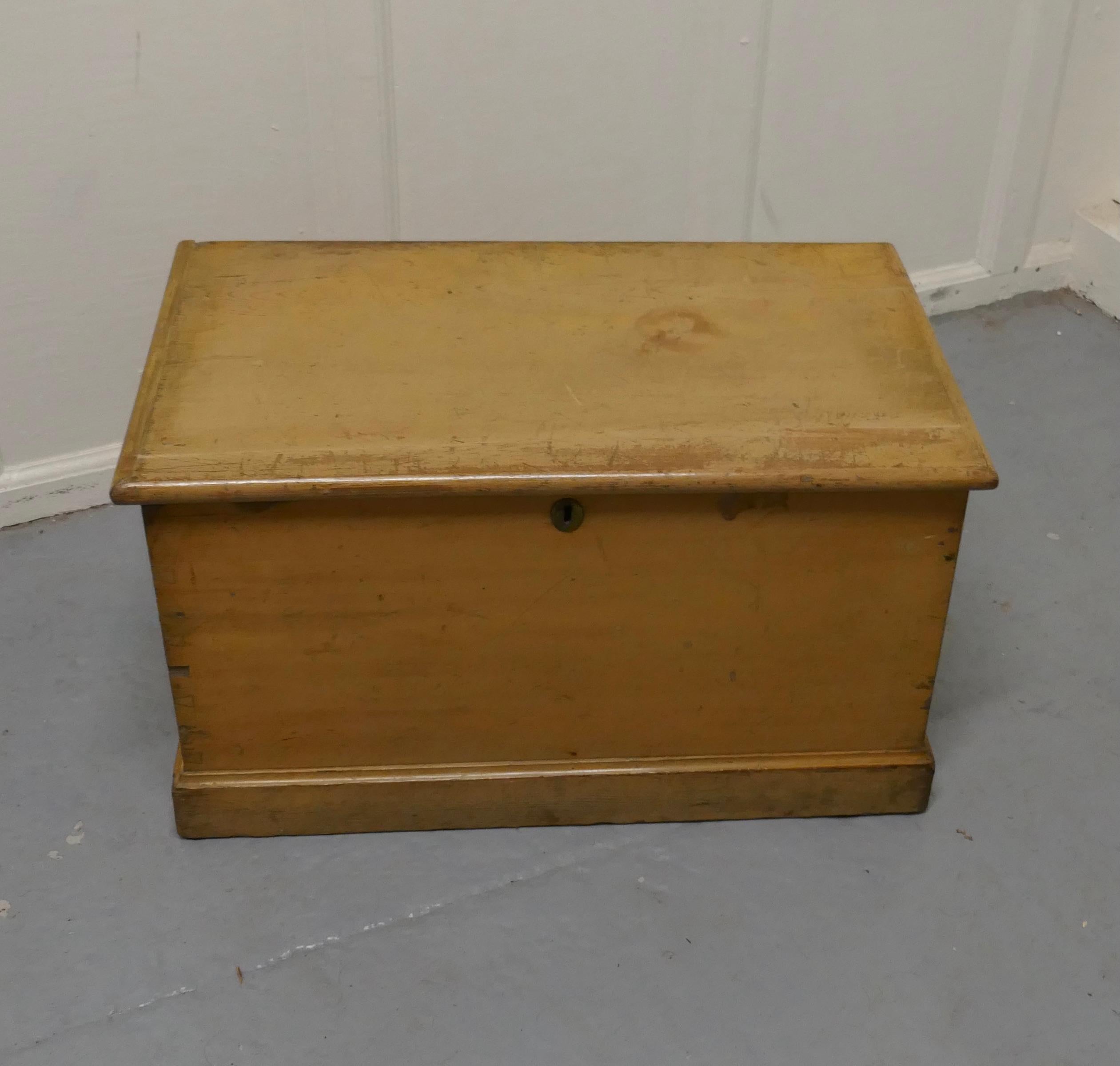 Victorian original shabby painted pine blanket box

This is an attractive solid pine box, it comes in its original paint which though shabby is a very attractive stone yellow which has waxed finish

This is very good quality pine, it is sound