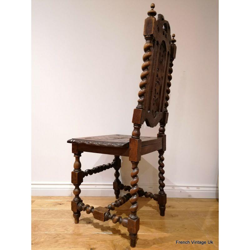 Victorian Ornate Carved Hardwood Brown Color In Good Condition For Sale In SITTINGBOURNE, Kent