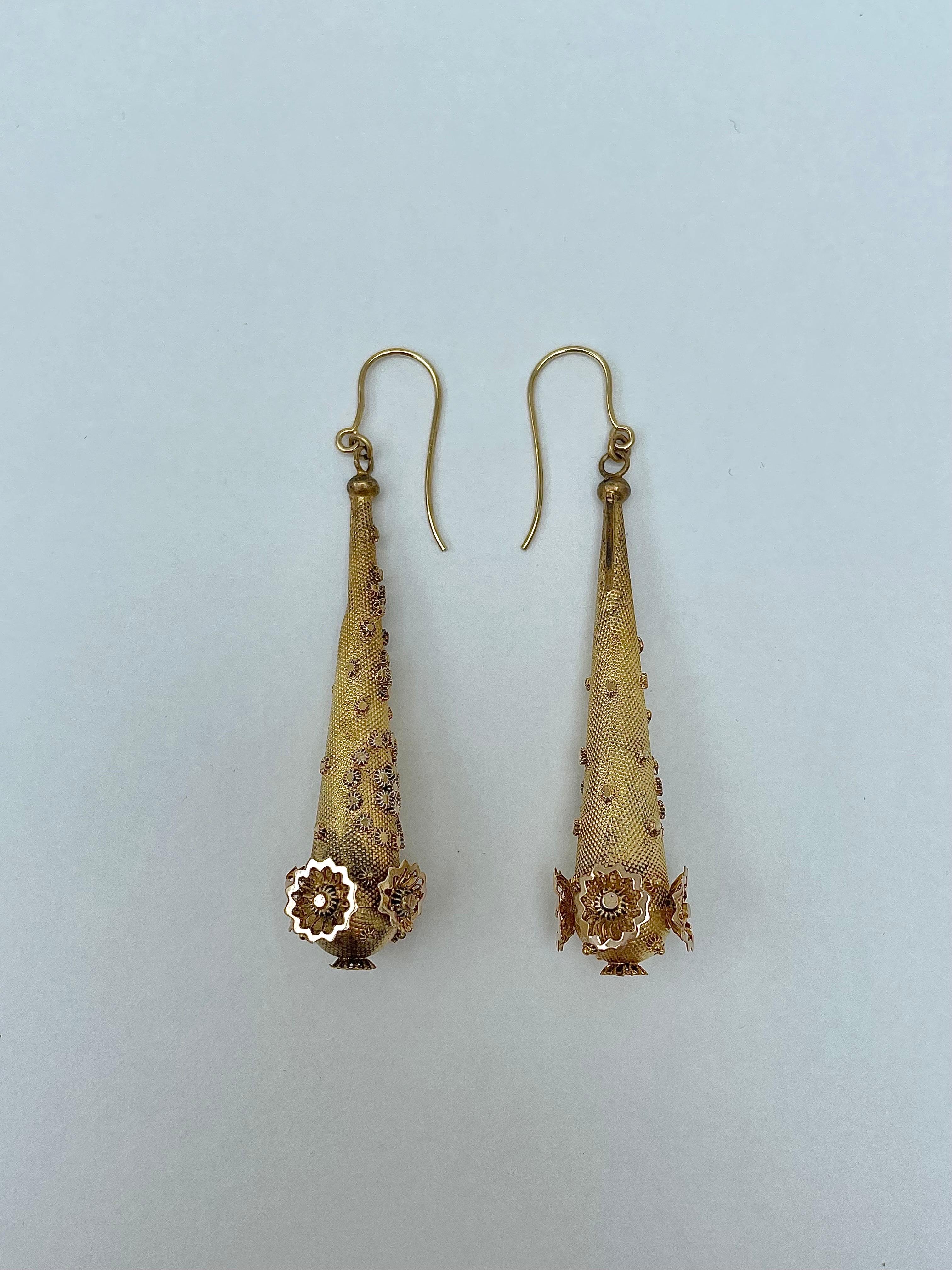 Victorian Ornate Yellow Gold Long Dangle Floral Earrings 

incredible highly detailed dangle earrings 

The item comes without the box in the photos but will be presented in a  gift box

Measurements: weight 5g, length 51.2mm, width