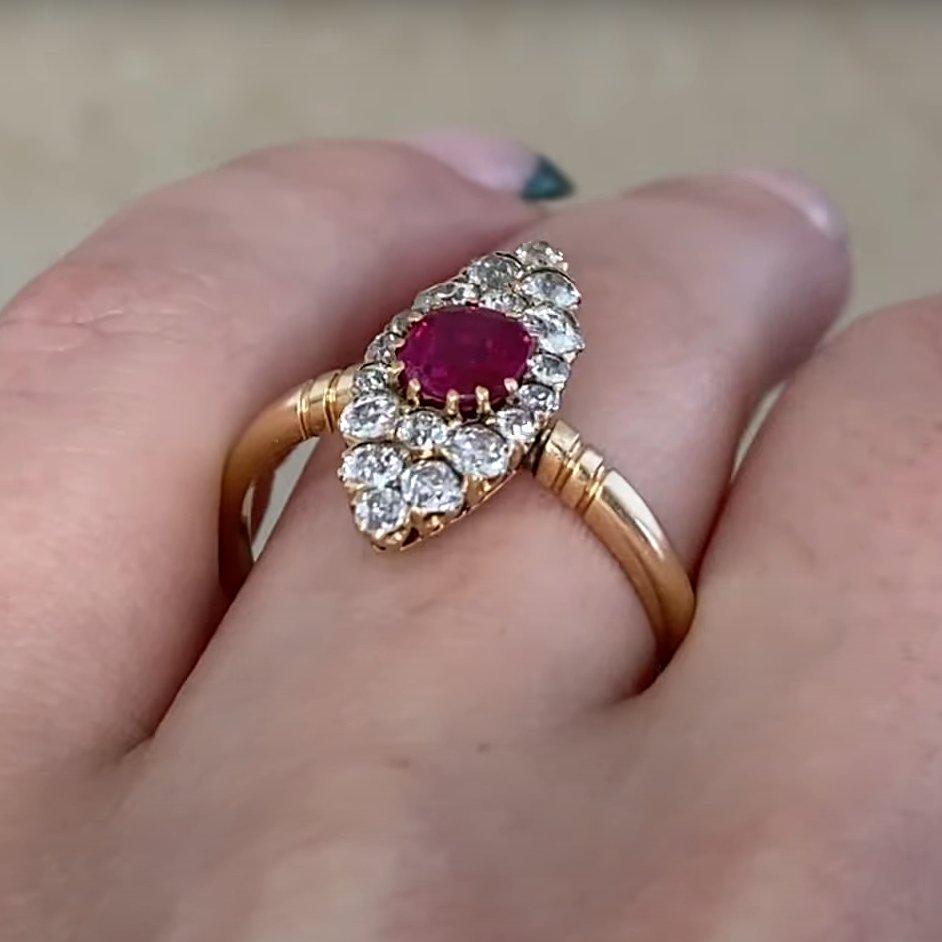 Anillo victoriano de rubí talla oval (GIA aprox. 0,60 quilates) y diamantes, circa 1880 Victoriano en venta