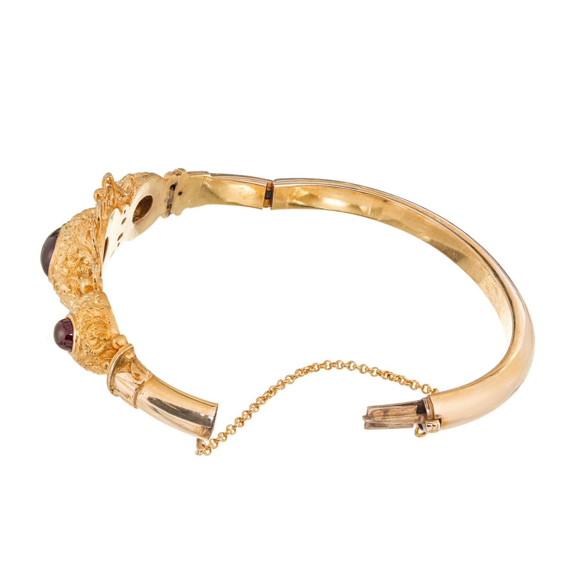 Bracelet jonc en or or orné de grenats cabochon Pour femmes en vente