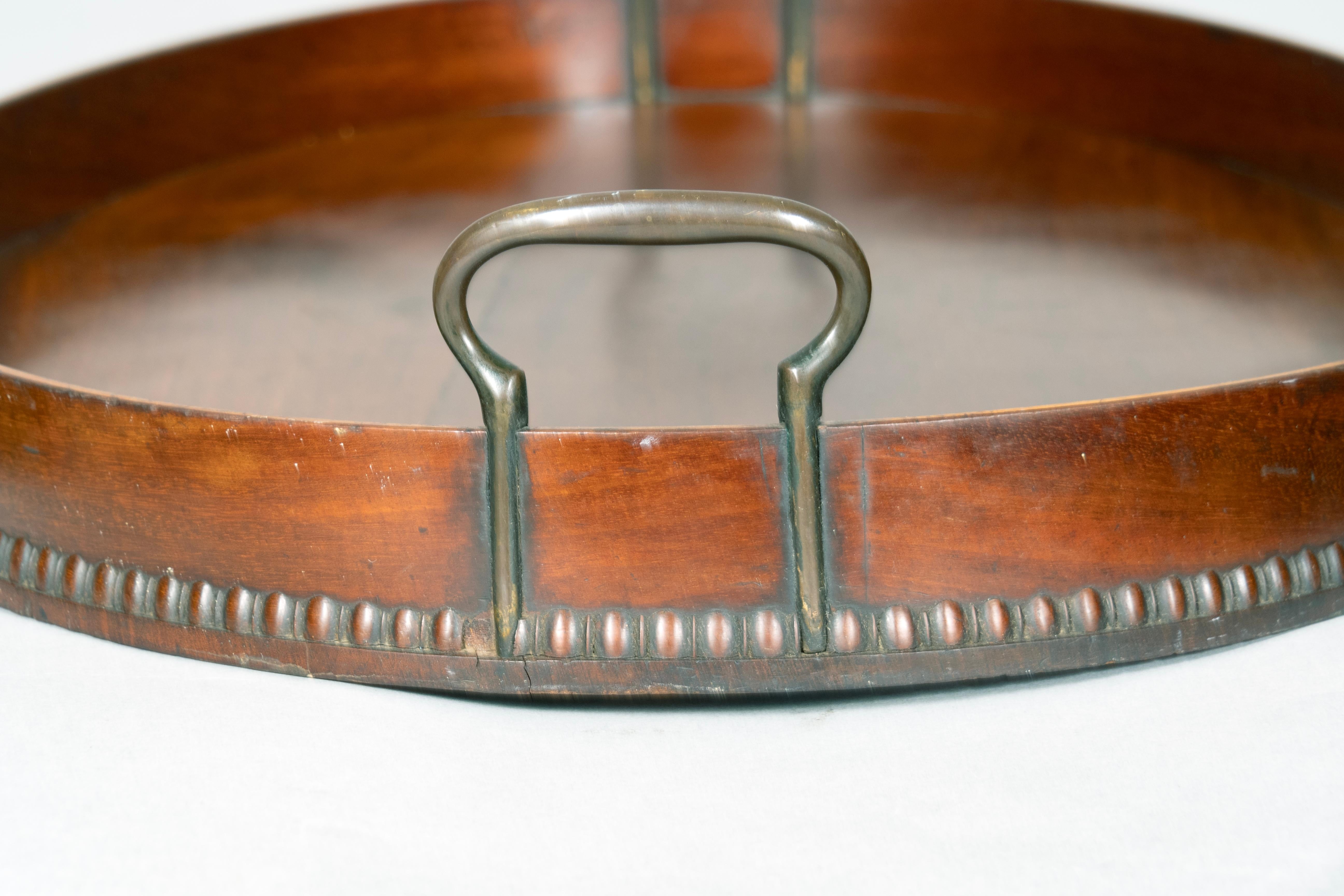 Vassoio ovale vittoriano in mogano In condizioni buone in vendita a Essex, MA