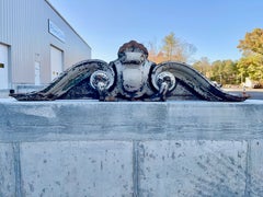 Elemento arquitectónico victoriano sobre puerta