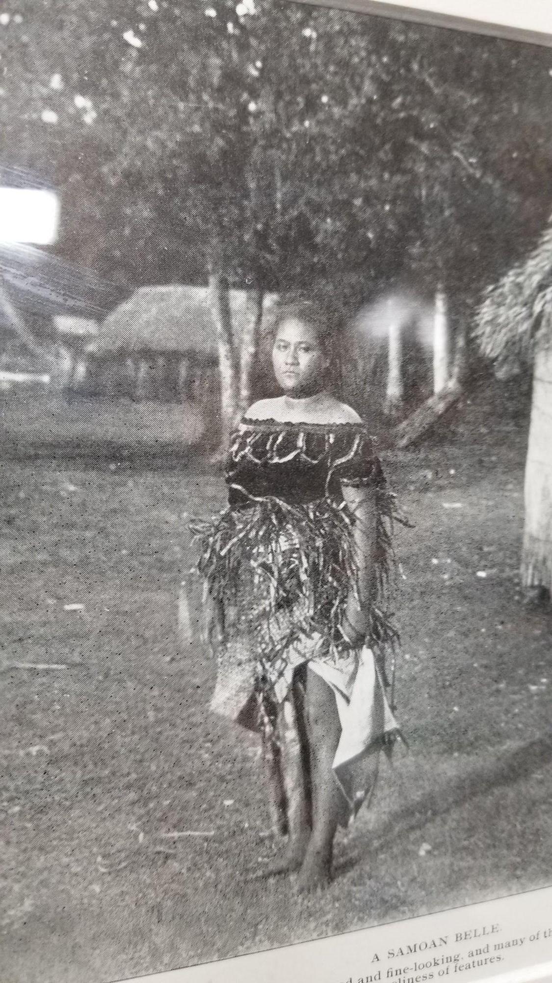 Fin du 20e siècle Lithographie « A Samoan Belle » d'une île du Pacifique victorienne dans un cadre Koa en vente