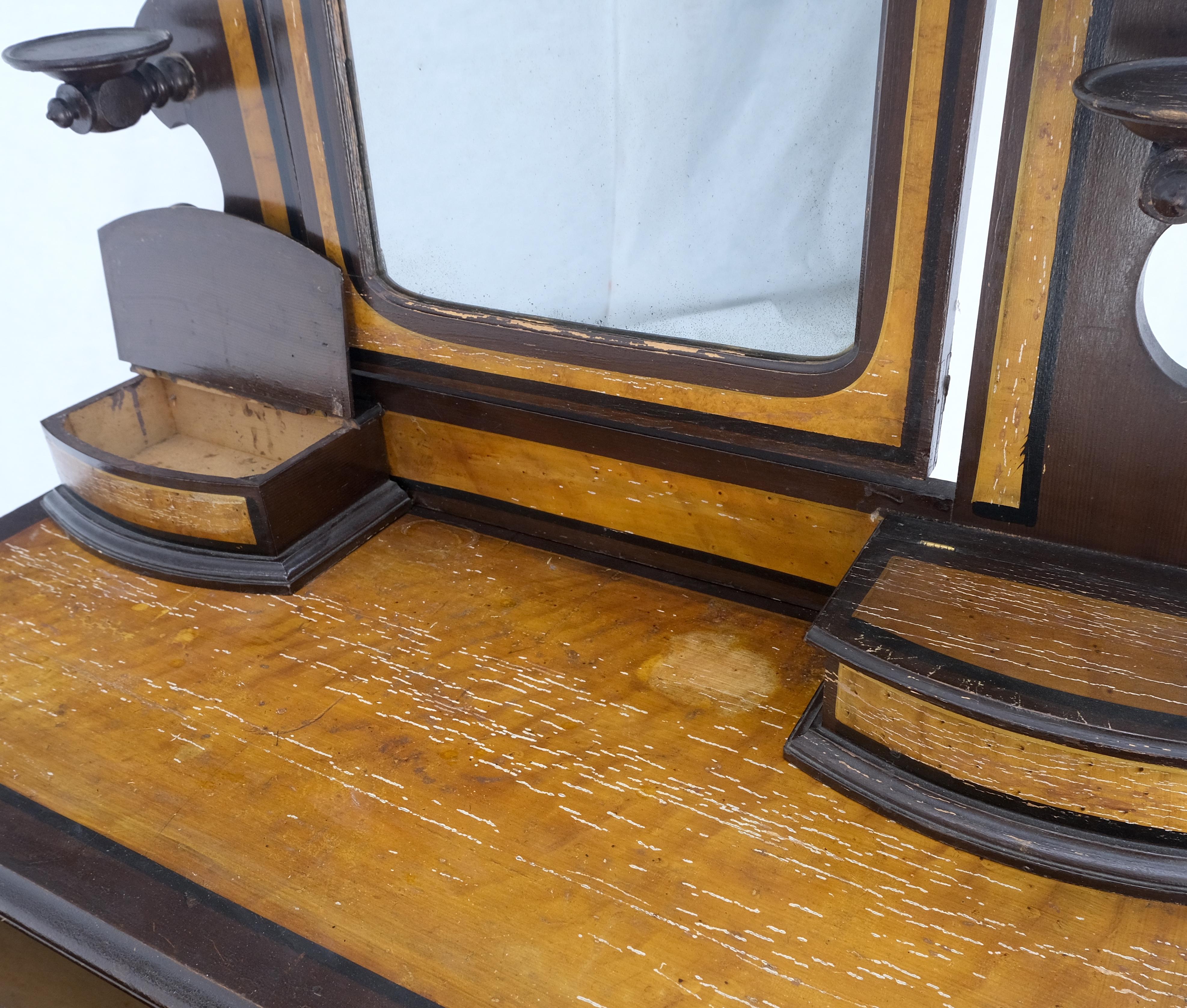Viktorianische bemalte Schlafzimmer Kommode Spiegel König Bett Kopfteil Schaukelstuhl Set  im Zustand „Relativ gut“ im Angebot in Rockaway, NJ